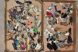 A COLLECTION OF ASSORTED LOOSE STAR WARS ACTION FIGURES, majority are 1990's issues but does