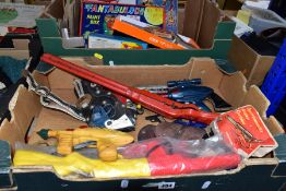 A QUANTITY OF VINTAGE TOYS AND GAMES, to include a quantity of assorted cap and other toy guns