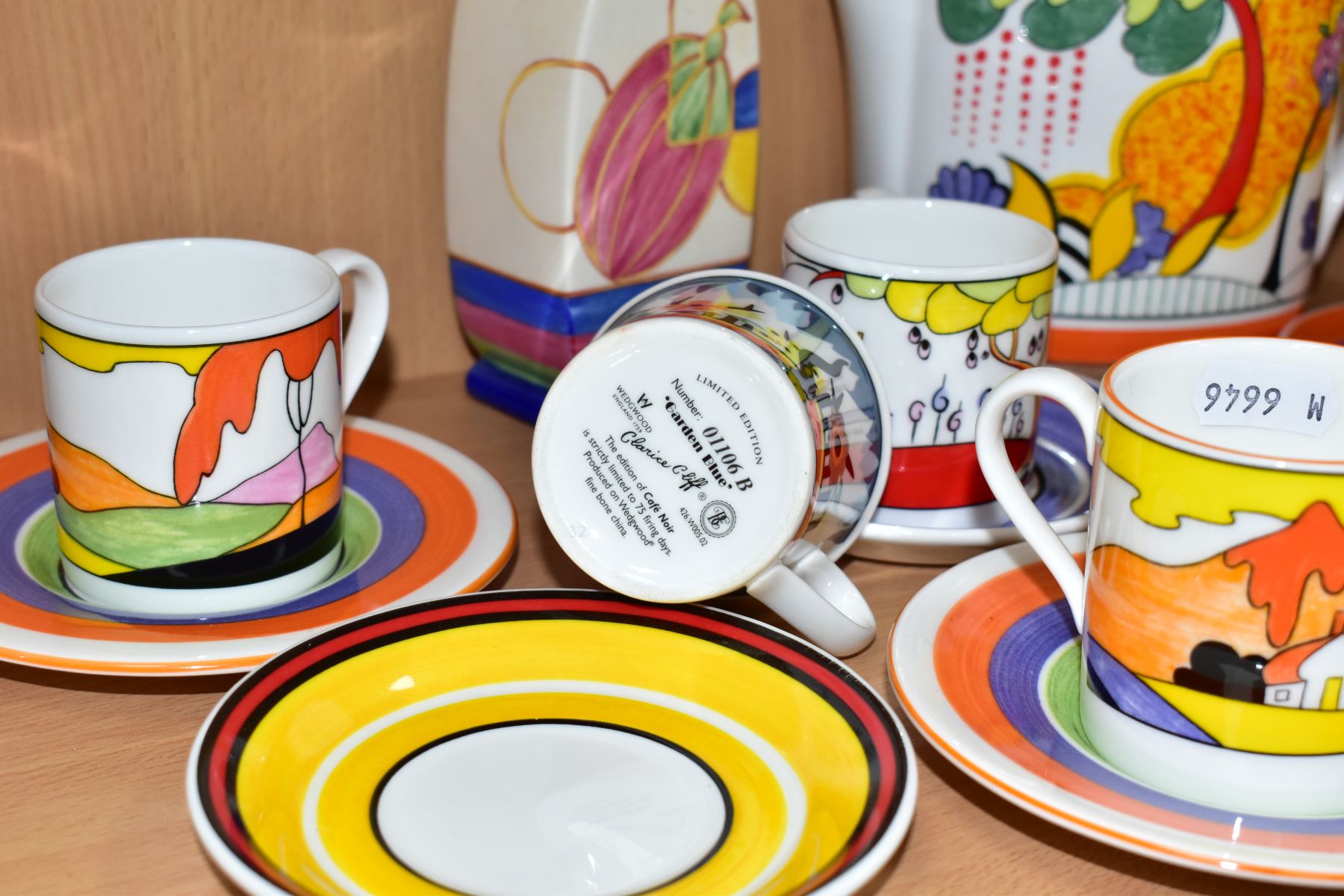 A WEDGWOOD CLARICE CLIFF COFFEE POT, SUGAR SIFTER AND SIX COFFEE CANS AND SAUCERS, comprising a - Image 7 of 7