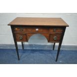 AN EARLY 20TH CENTURY MAHOGANY SIDE TABLE, with three drawers, width 82cm x depth 40cm x height