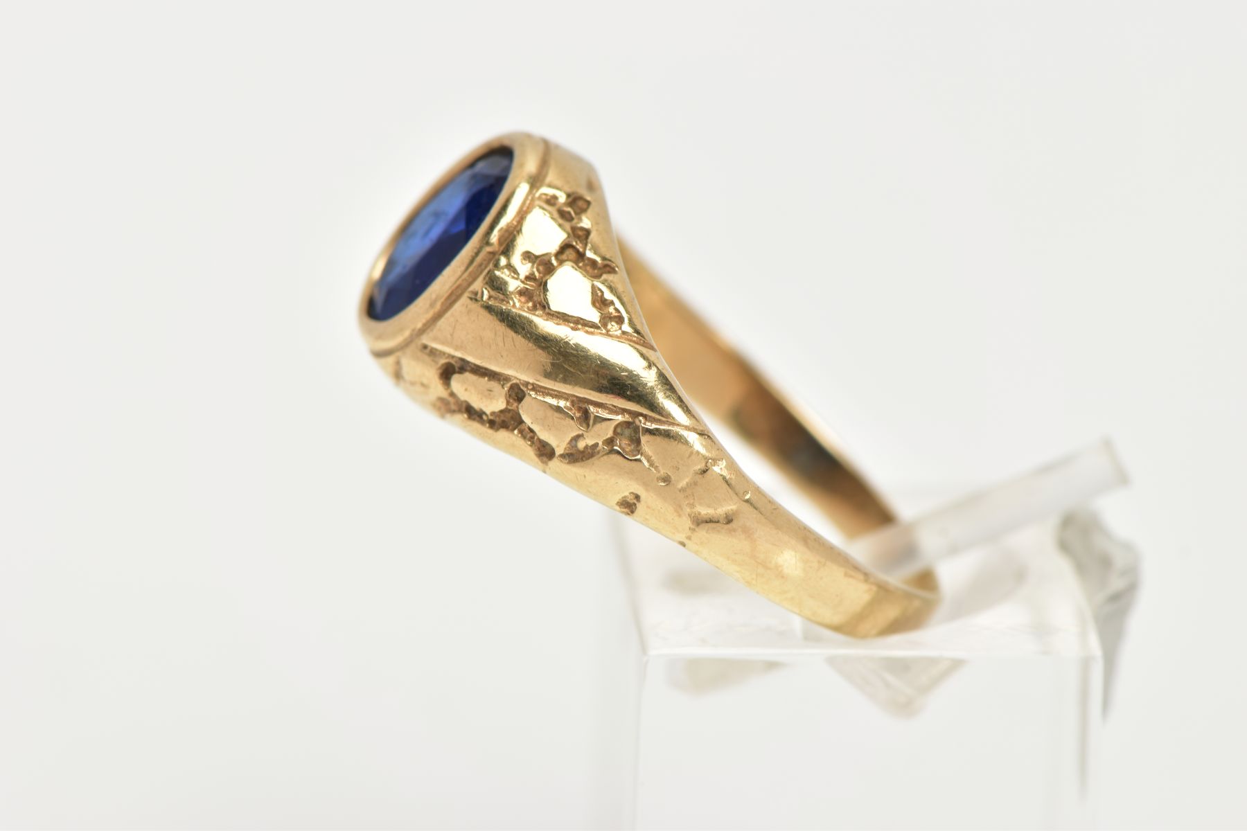 A 9CT GOLD SIGNET RING, set with an oval cut blue paste, bezel set, textured shoulders leading - Image 2 of 4