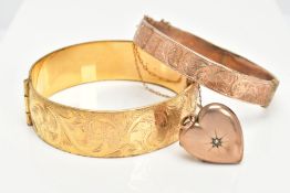 A 9CT GOLD BANGLE AND YELLOW METAL ITEMS, a rose gold hinged bangle detailed with a foilage