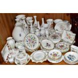 A QUANTITY OF CERAMIC GIFTWARES, approximately sixty pieces to include a Royal Doulton Impressions