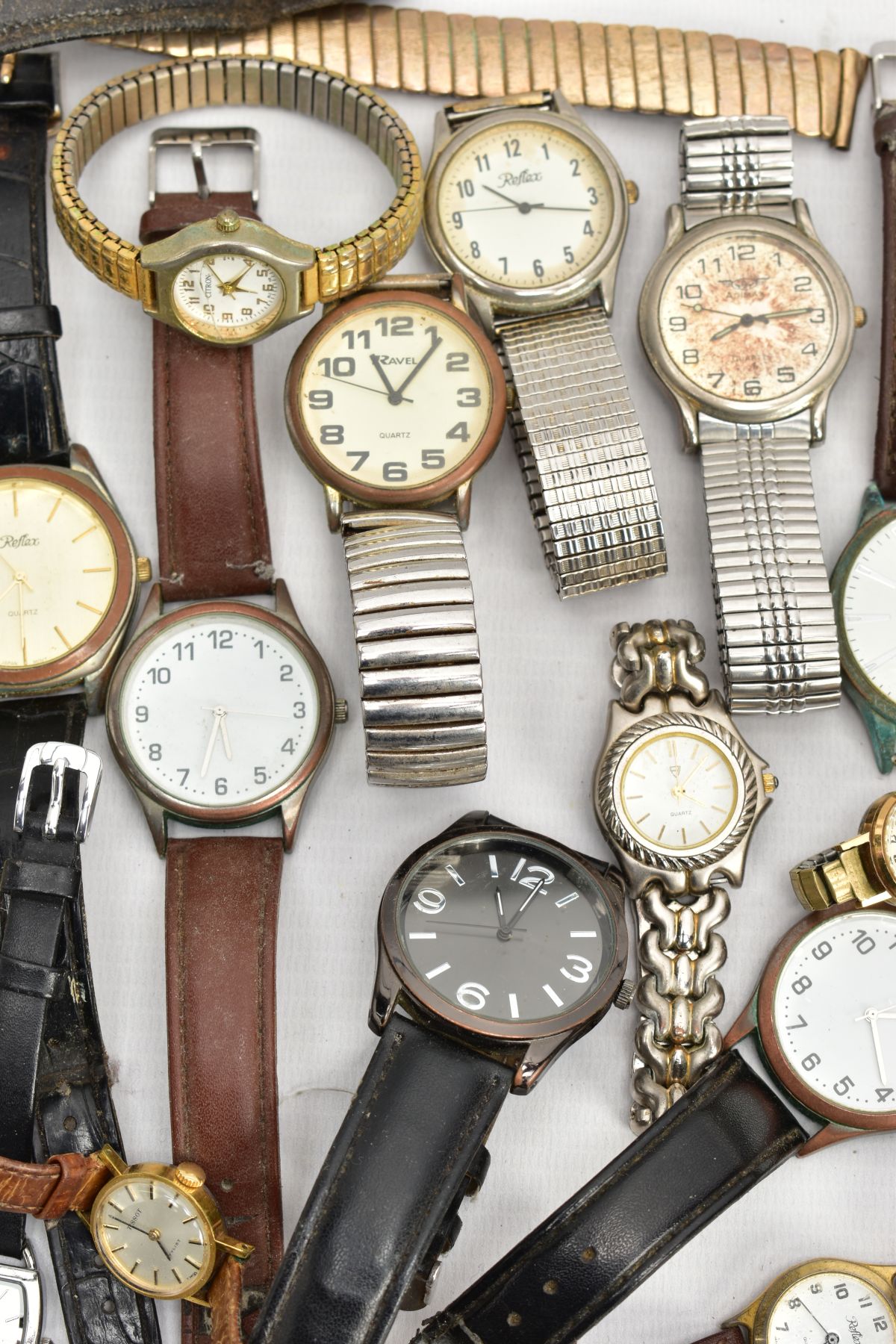 A BOX OF ASSORTED LADIES AND GENTS FASHION WRISTWATCHES, mostly quartz movements with names to - Image 3 of 4