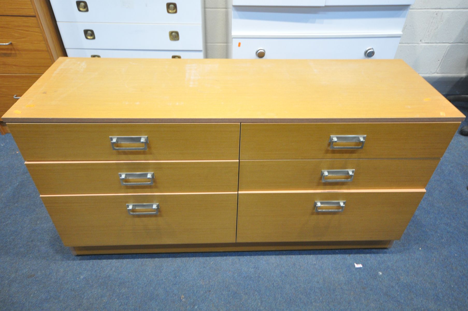 FOUR VARIOUS PIECES OF BEDROOM FURNITURE, to include a low teak effect chest of six drawers, a - Image 4 of 4