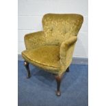 AN EARLY 20TH CENTURY MAHOGANY TUB CHAIR, on cabriole legs