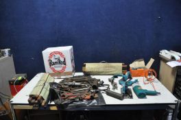 A BOX CONTAINING VINTAGE POWER AND HANDTOOLS including a Black and Decker drill (PAT fail due to