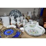 A GROUP OF CERAMICS AND GLASSWARES, to include a Royal Worcester Corinth Platinum (tiny chip to