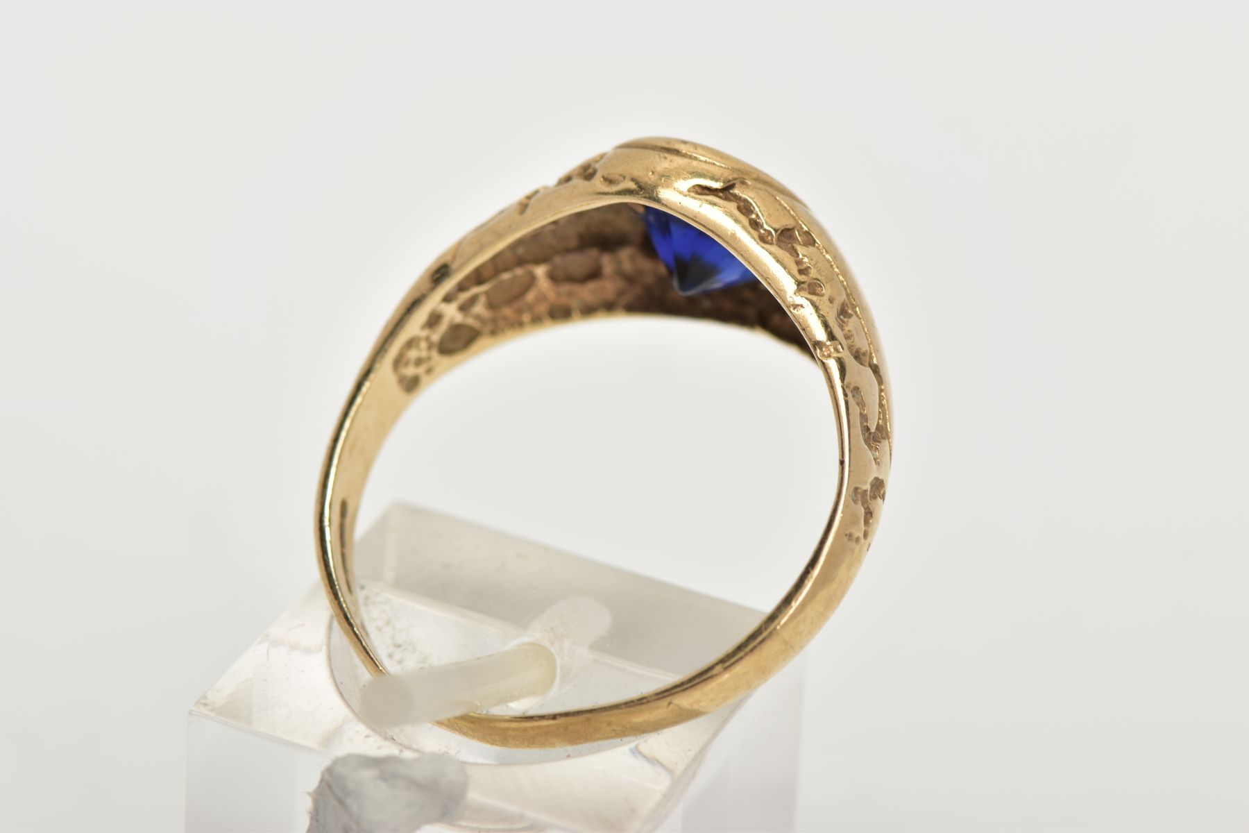 A 9CT GOLD SIGNET RING, set with an oval cut blue paste, bezel set, textured shoulders leading - Image 3 of 4