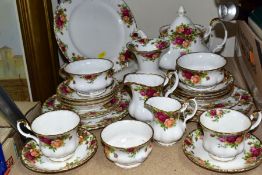TWENTY EIGHT PIECES OF ROYAL ALBERT OLD COUNTRY ROSES TEA AND DINNER WARES, comprising a teapot,
