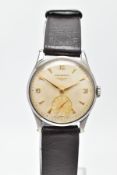 A GENTS 'LONGINES' WRISTWATCH, hand wound movement (working) round cream dial signed 'Longines',
