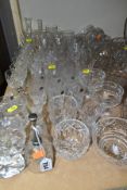 A QUANTITY OF 20TH CENTURY CUT GLASS BOWLS, DRINKING GLASSES, ETC, including a boxed Edinburgh
