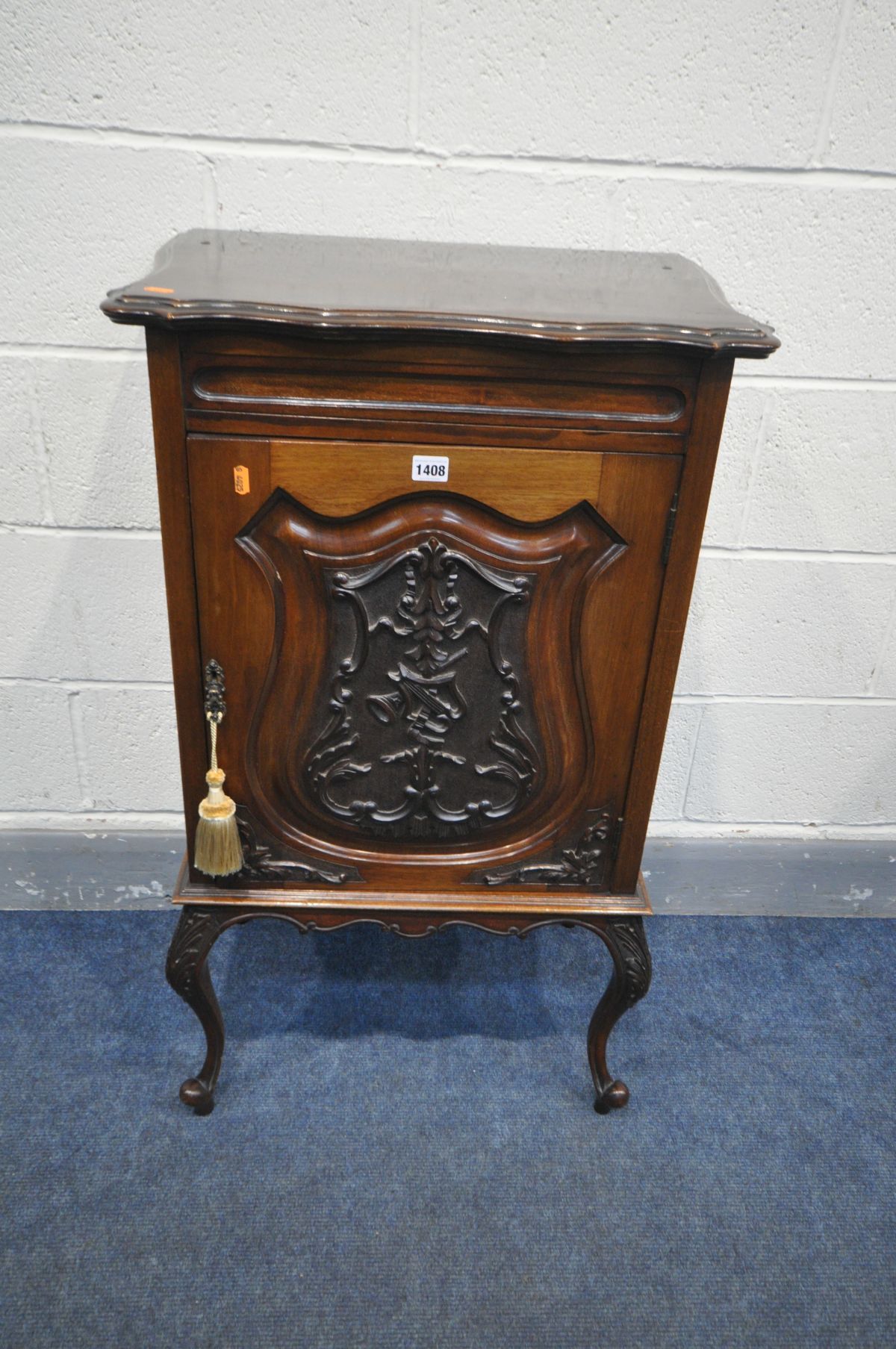 MAPLE AND CO OF LONDON AND PARIS, A EDWARDIAN MAHOGANY SINGLE DOOR CUPBOARD, with a foliate - Image 2 of 4