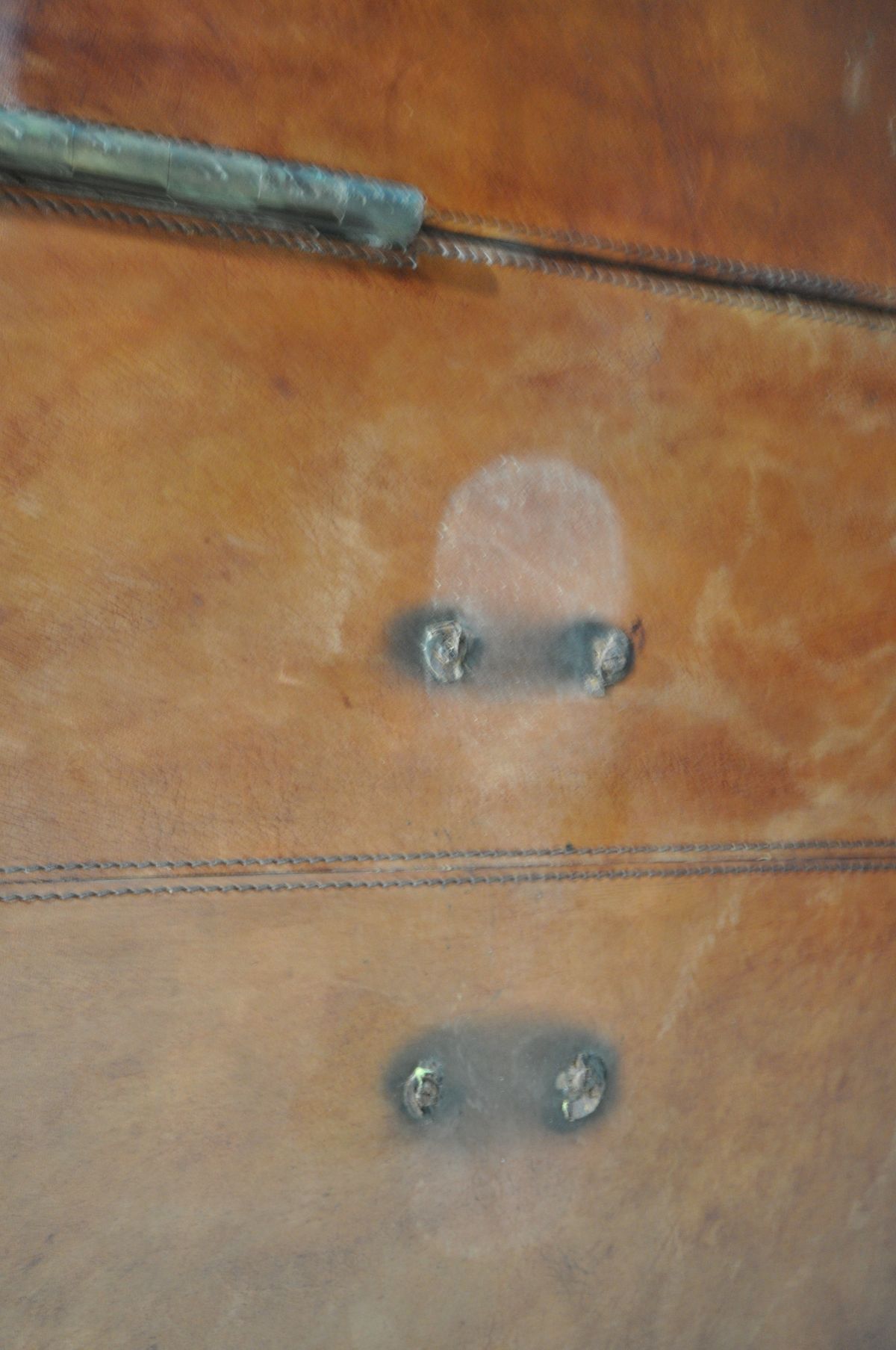 A BROWN LEATHER WRAPPED COCKTAIL CABINET, possibly made by 'Coach house', the two door enclosing - Image 9 of 10