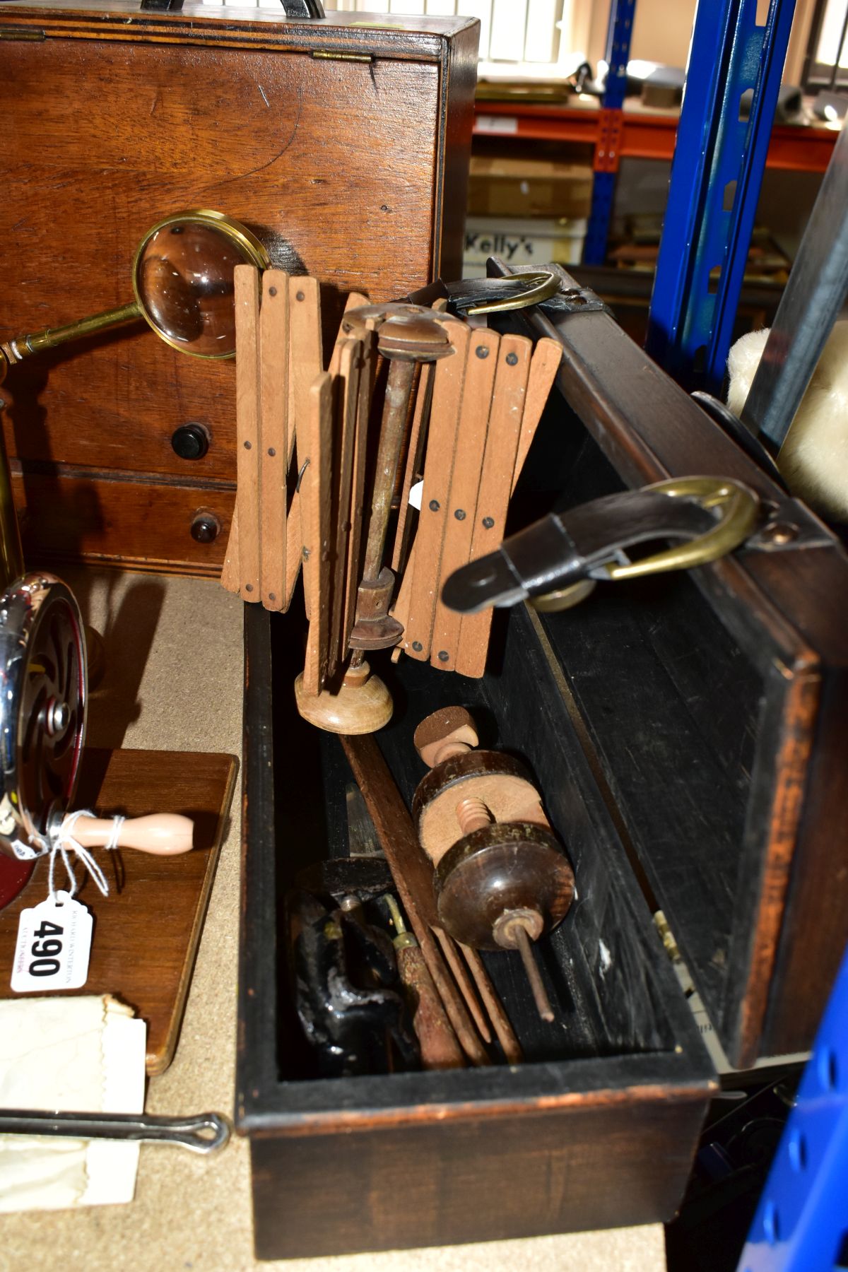 A MINIATURE HAND CRANK SEWING MACHINE, A BRASS MAGNIFIER AND ASSORTED ITEMS, to include a mid- - Image 3 of 8