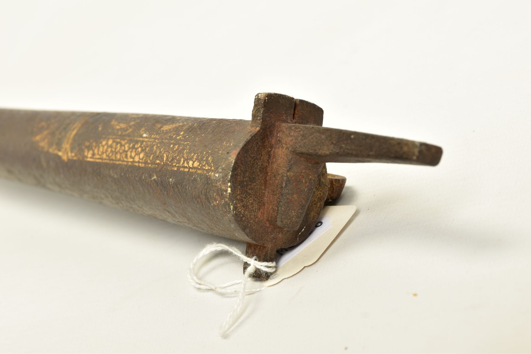 AN ANTIQUE 50 1/2'' MATCHLOCK JEZAIL MUSKET BARREL,bearing evidence of hammered gold inlay at the - Image 11 of 12