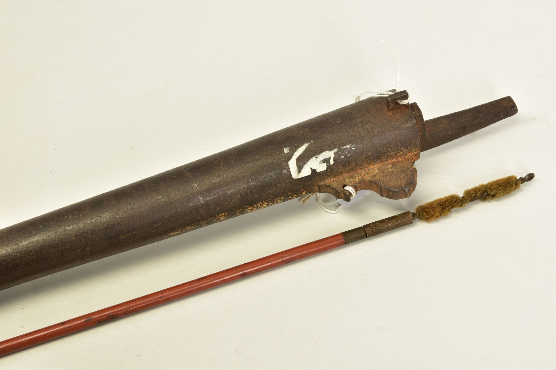 AN ANTIQUE 50 1/2'' MATCHLOCK JEZAIL MUSKET BARREL,bearing evidence of hammered gold inlay at the - Image 6 of 12