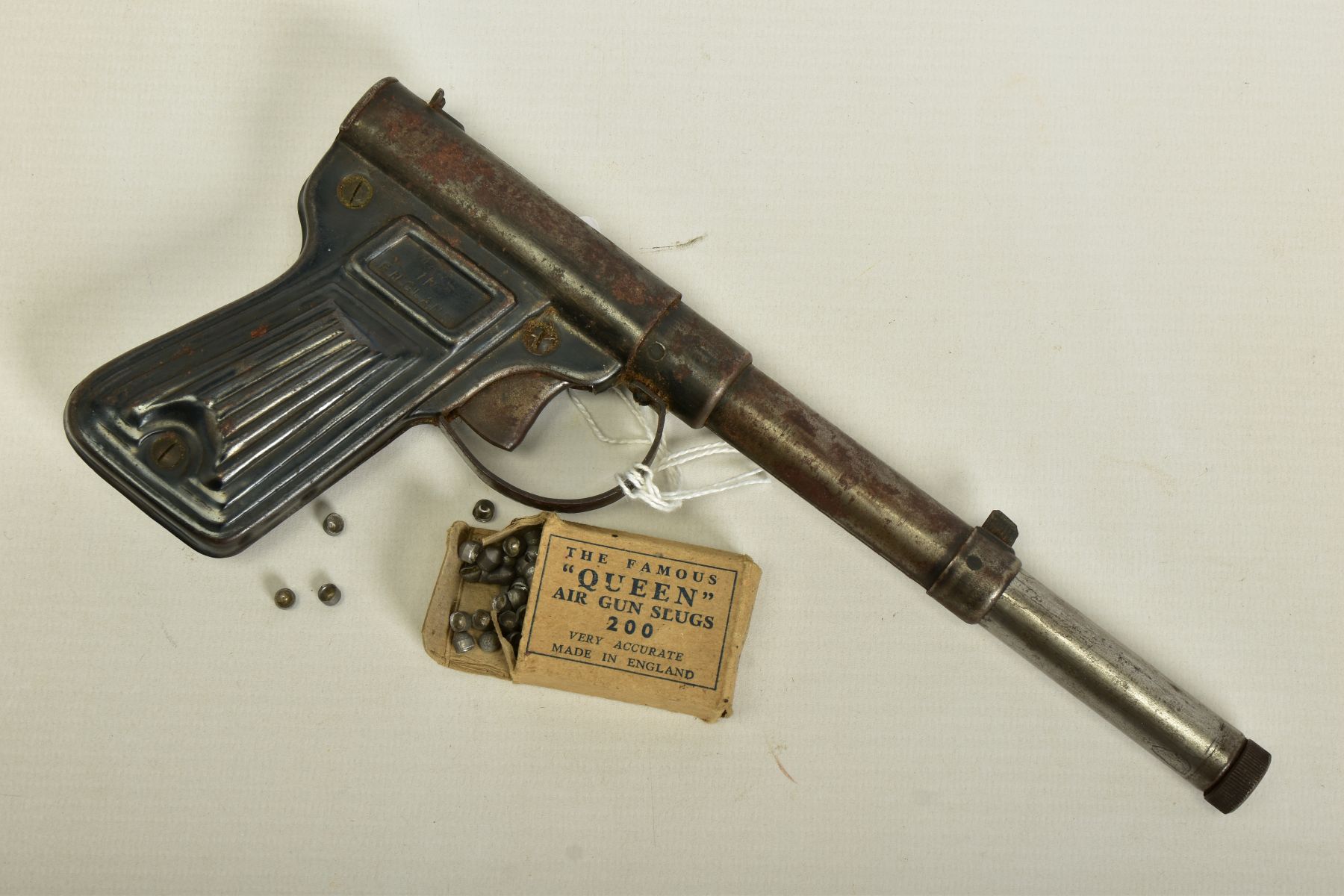 A .177'' BRITON PRESSED STEEL 'GAT' TYPE AIR PISTOL, complete with pellet insertion rod and a packet - Image 2 of 6