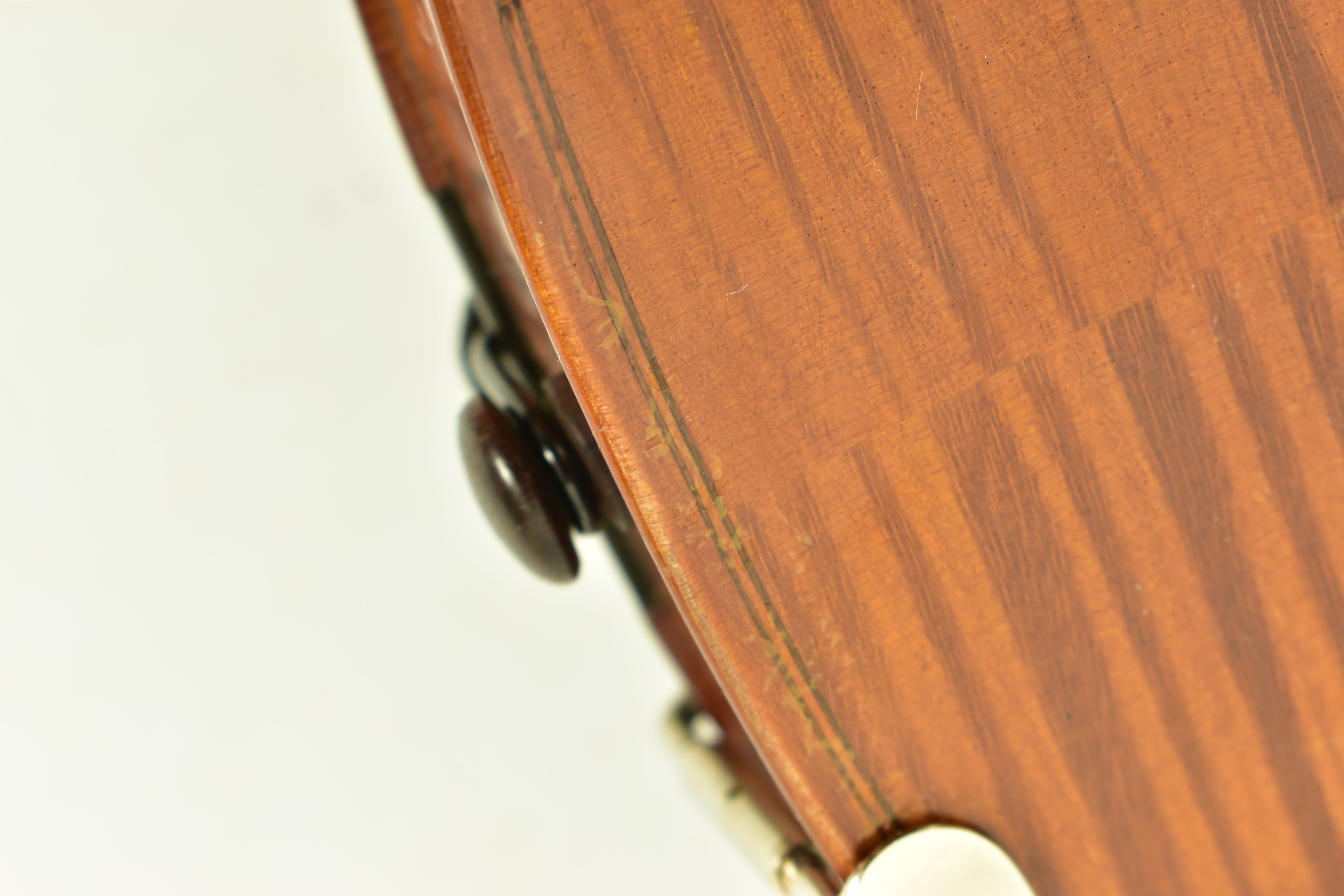 A LATE 19th CENTURY FRENCH VIOLIN BY FRANCOIS BANZONI with a two piece figured Sycamore back ( 13 - Bild 8 aus 26