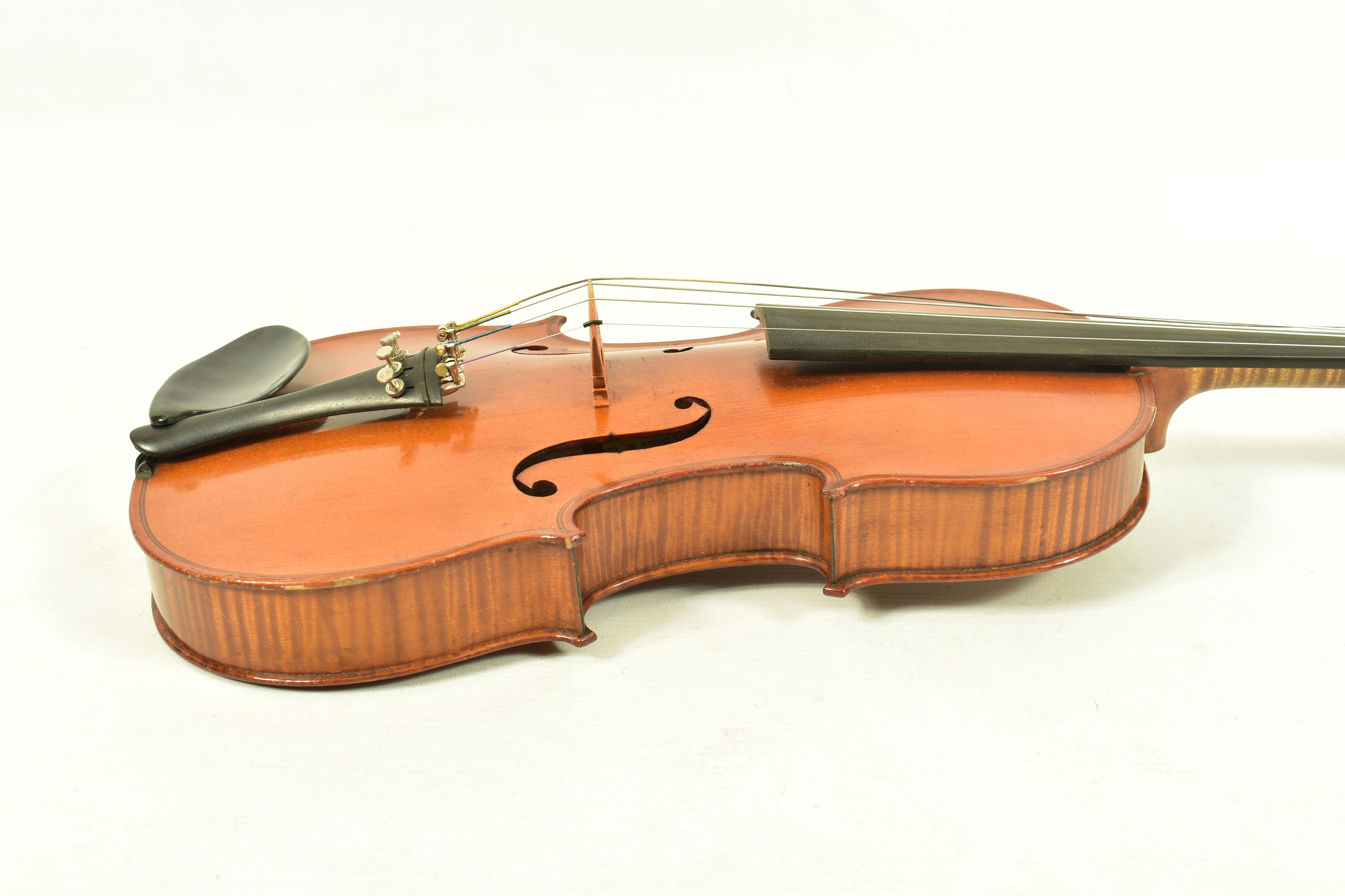 A LATE 19th CENTURY FRENCH VIOLIN BY FRANCOIS BANZONI with a two piece figured Sycamore back ( 13 - Bild 26 aus 26