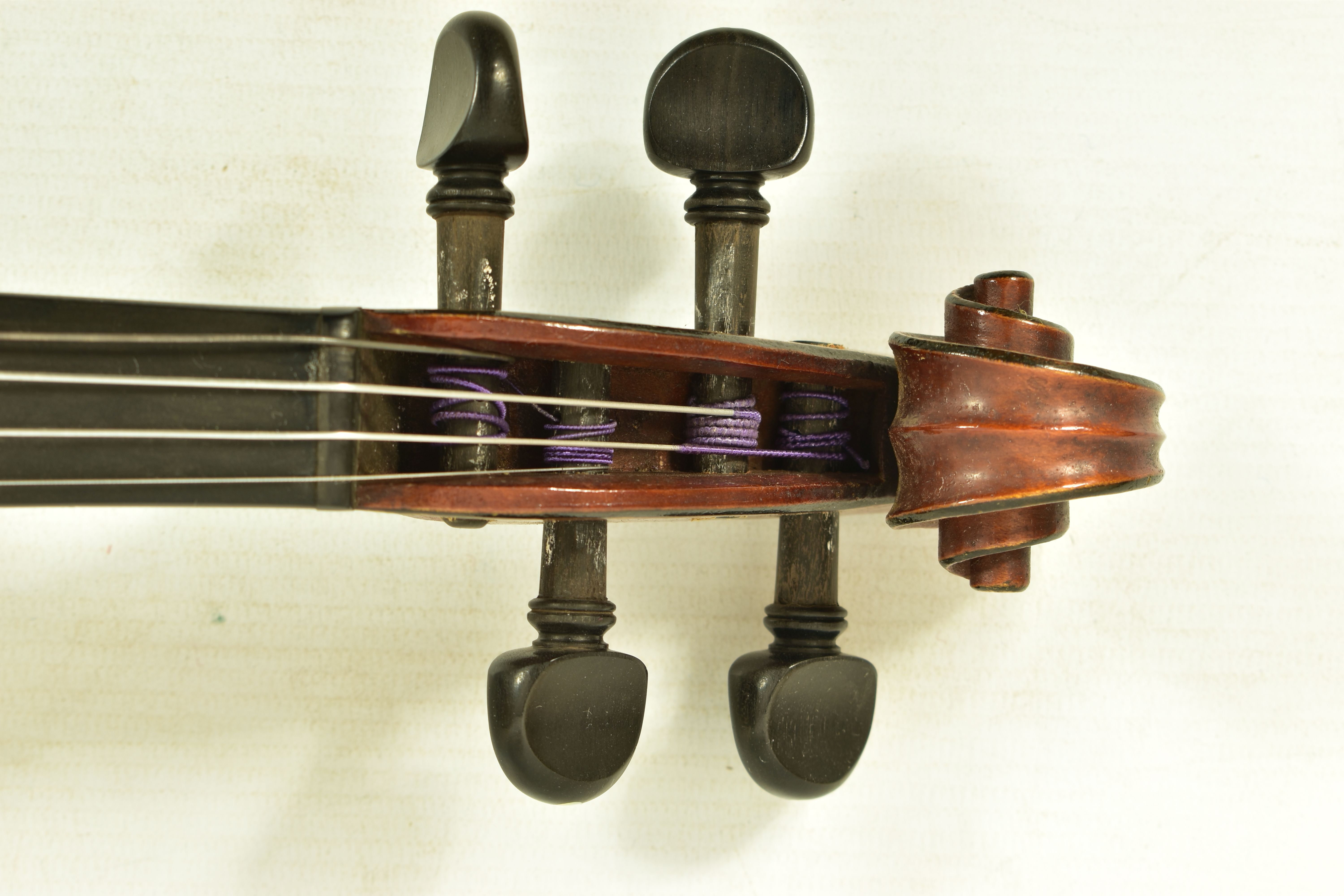 A LATE 19th CENTURY FRENCH VIOLIN BY FRANCOIS BANZONI with a two piece figured Sycamore back ( 13 - Bild 12 aus 26