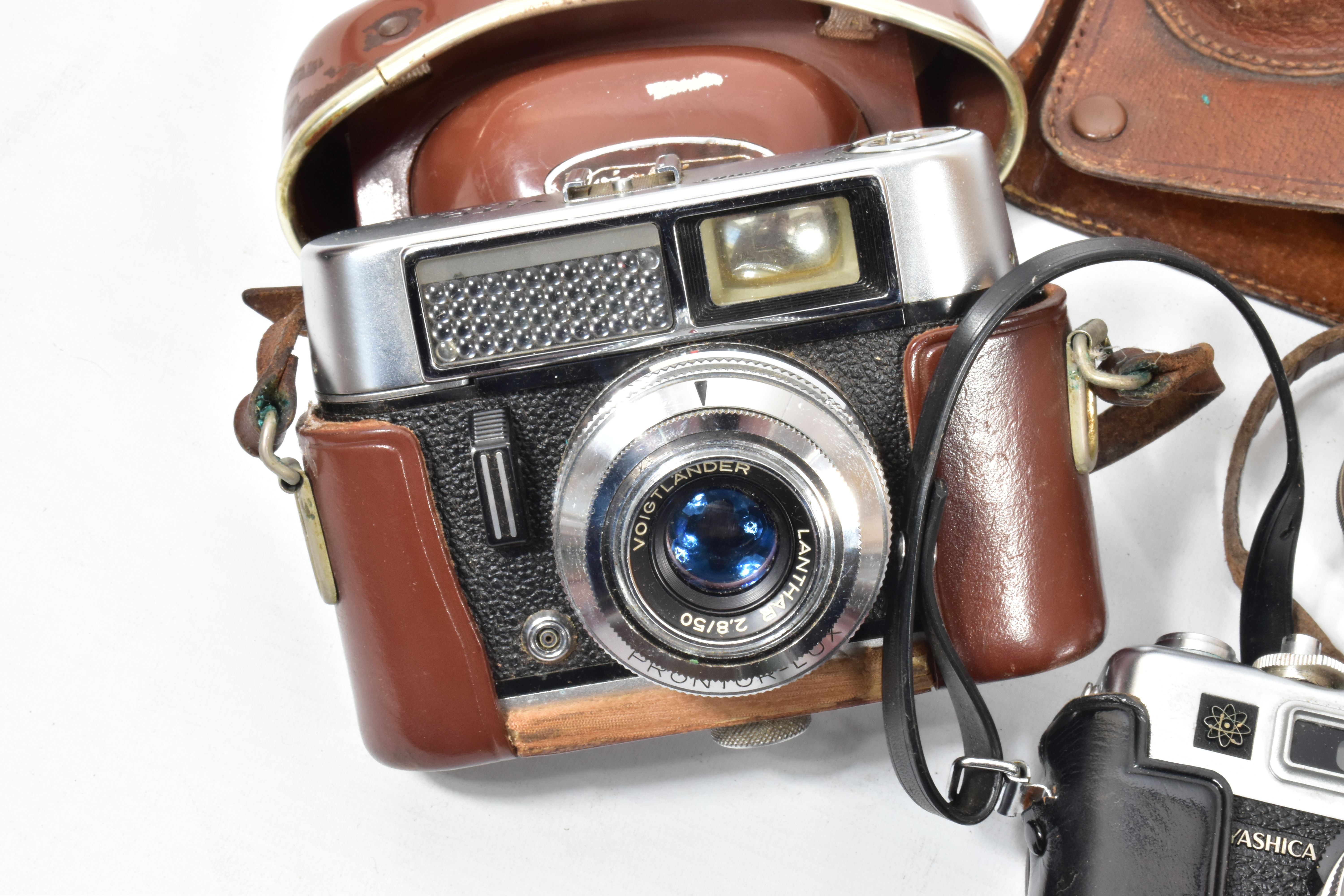 A ZEISS IKON CONTAX 2 SLR CAMERA fitted with a Carl Zeiss Jena Tessar 5cm f2.8 lens in tatty leather - Image 2 of 7