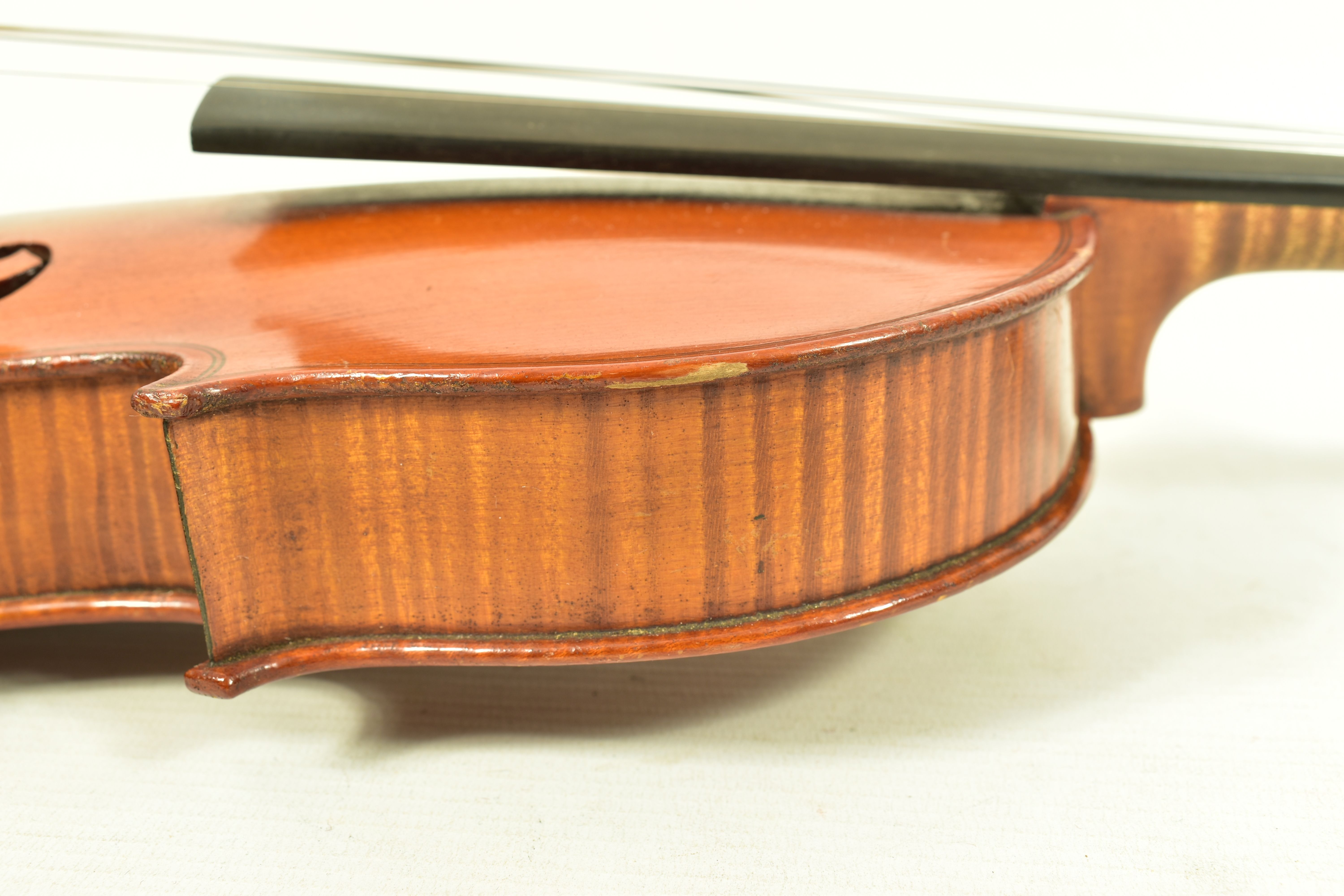 A LATE 19th CENTURY FRENCH VIOLIN BY FRANCOIS BANZONI with a two piece figured Sycamore back ( 13 - Bild 23 aus 26