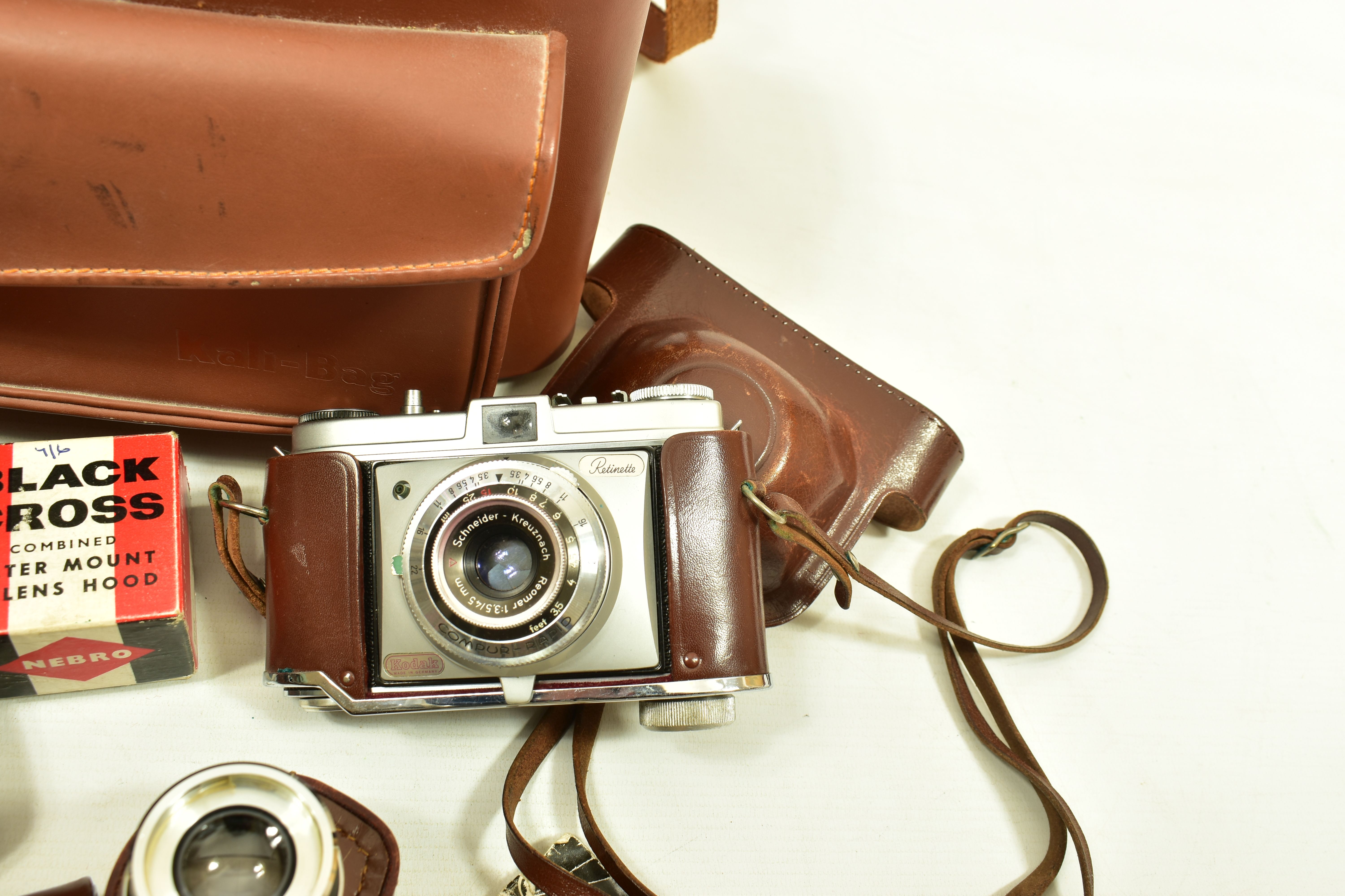 A CAMERA BAG CONTAINING A KODAK RETINETTE FILM CAMERA, a Sun tele converter, Voigtander Rangefinder, - Image 2 of 5