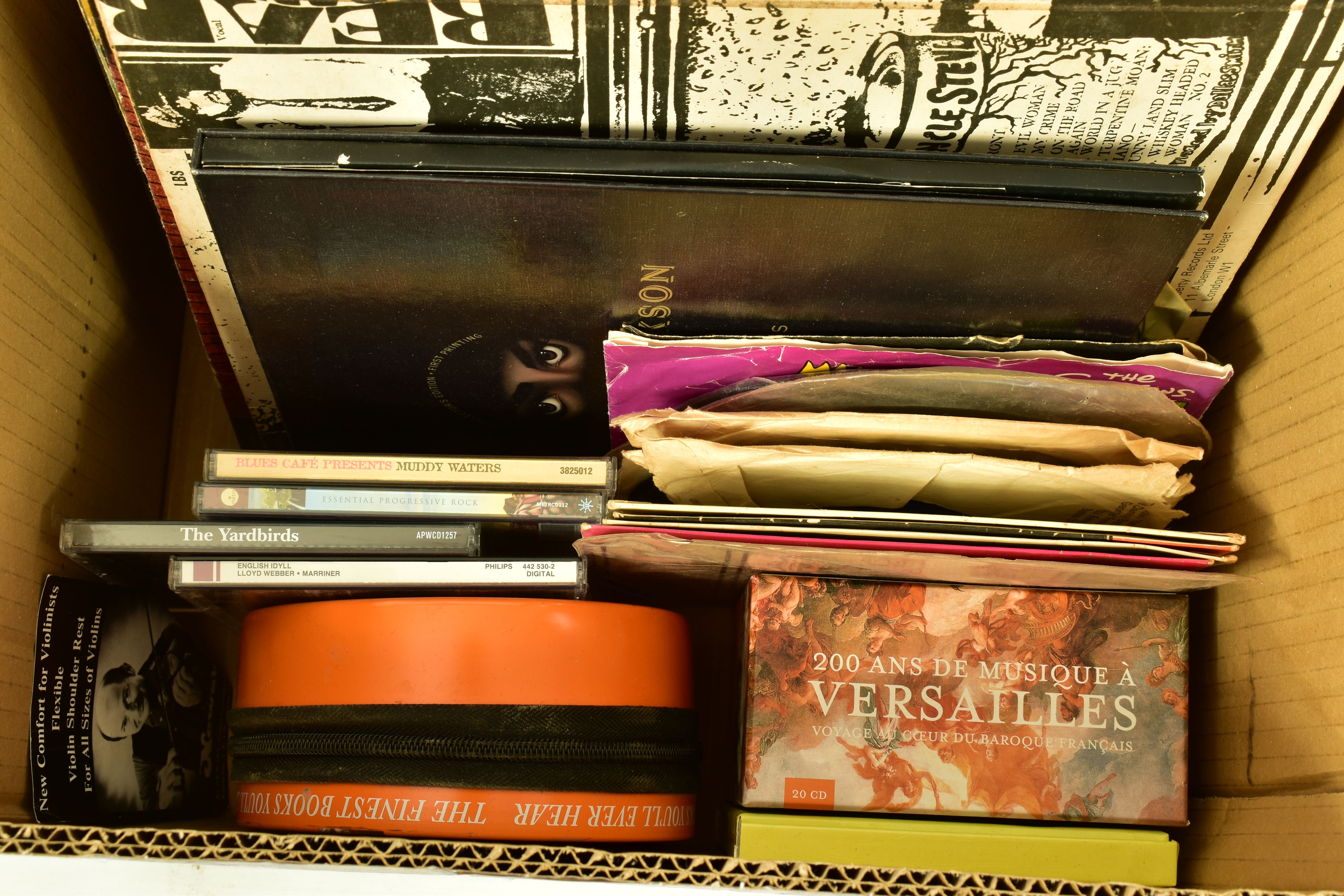 A TRAY CONTAINING LPs , SINGLES, CDs of mostly classical music but other items of note are thats - Bild 2 aus 8