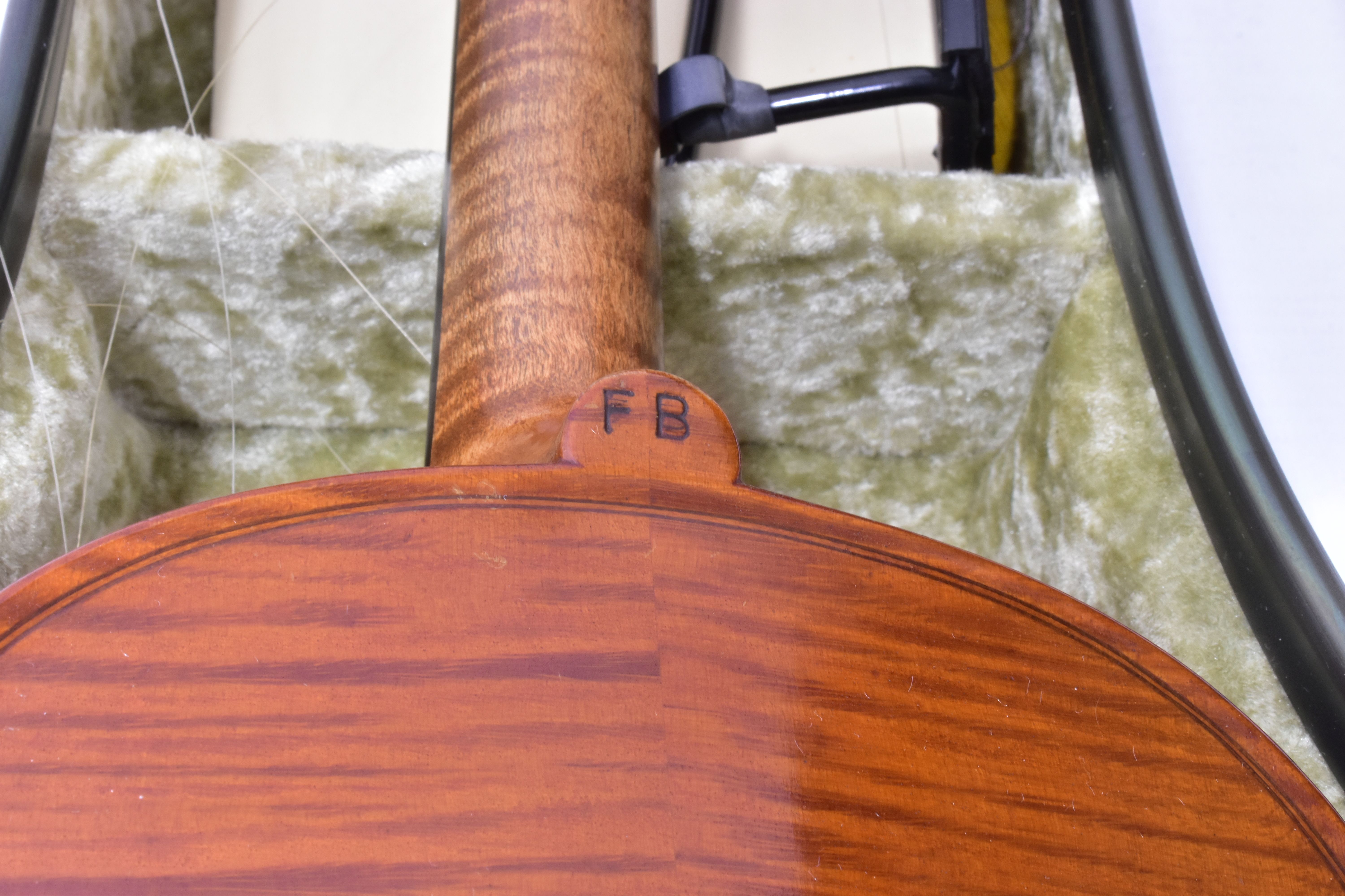 A LATE 19th CENTURY FRENCH VIOLIN BY FRANCOIS BANZONI with a two piece figured Sycamore back ( 13 - Bild 3 aus 26