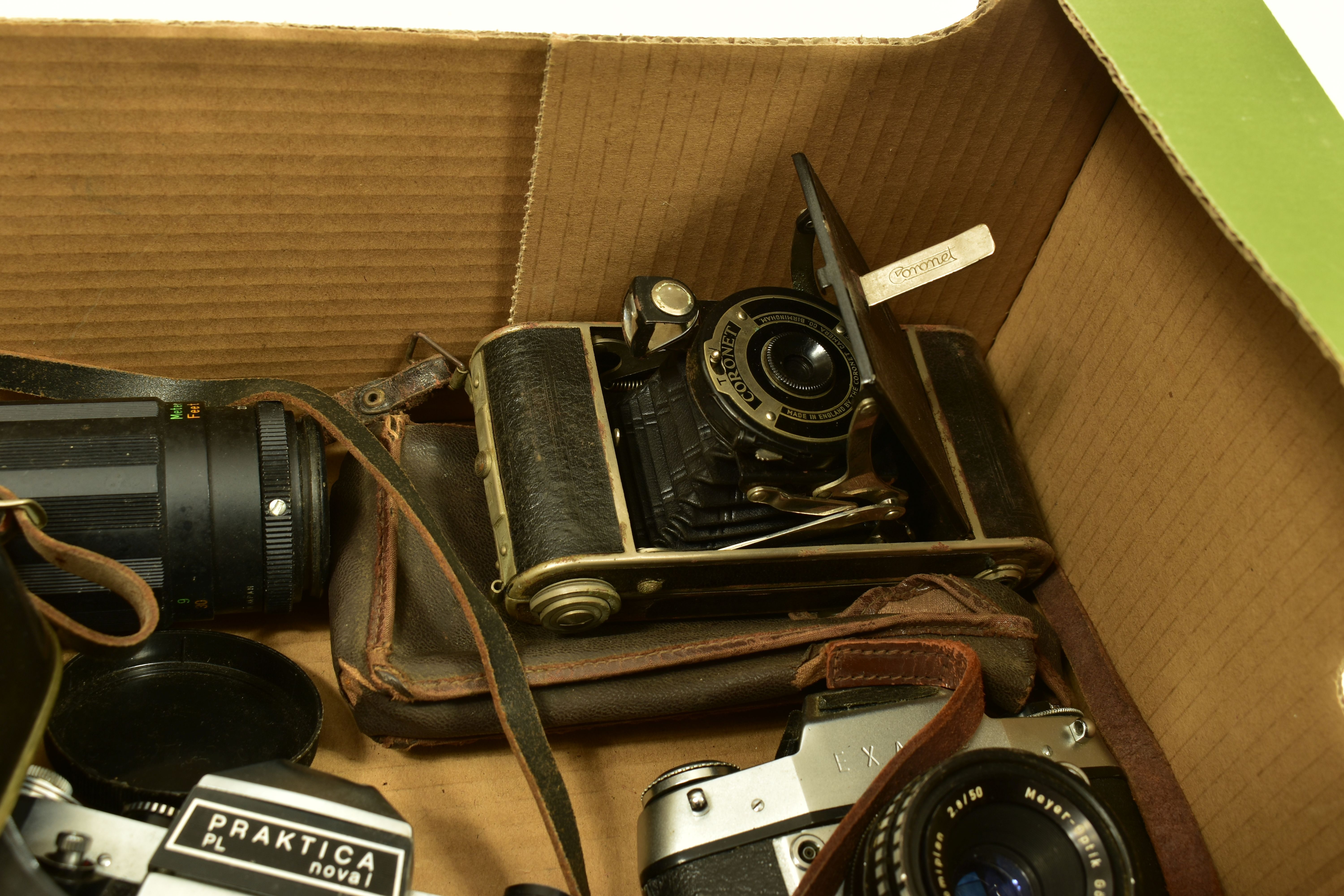 A TRAY CONTAINING VINTAGE FILM CAMERAS including a Ihagee Exa 11b fitted with a Gorlitz 50mm f 2.8 - Image 4 of 7