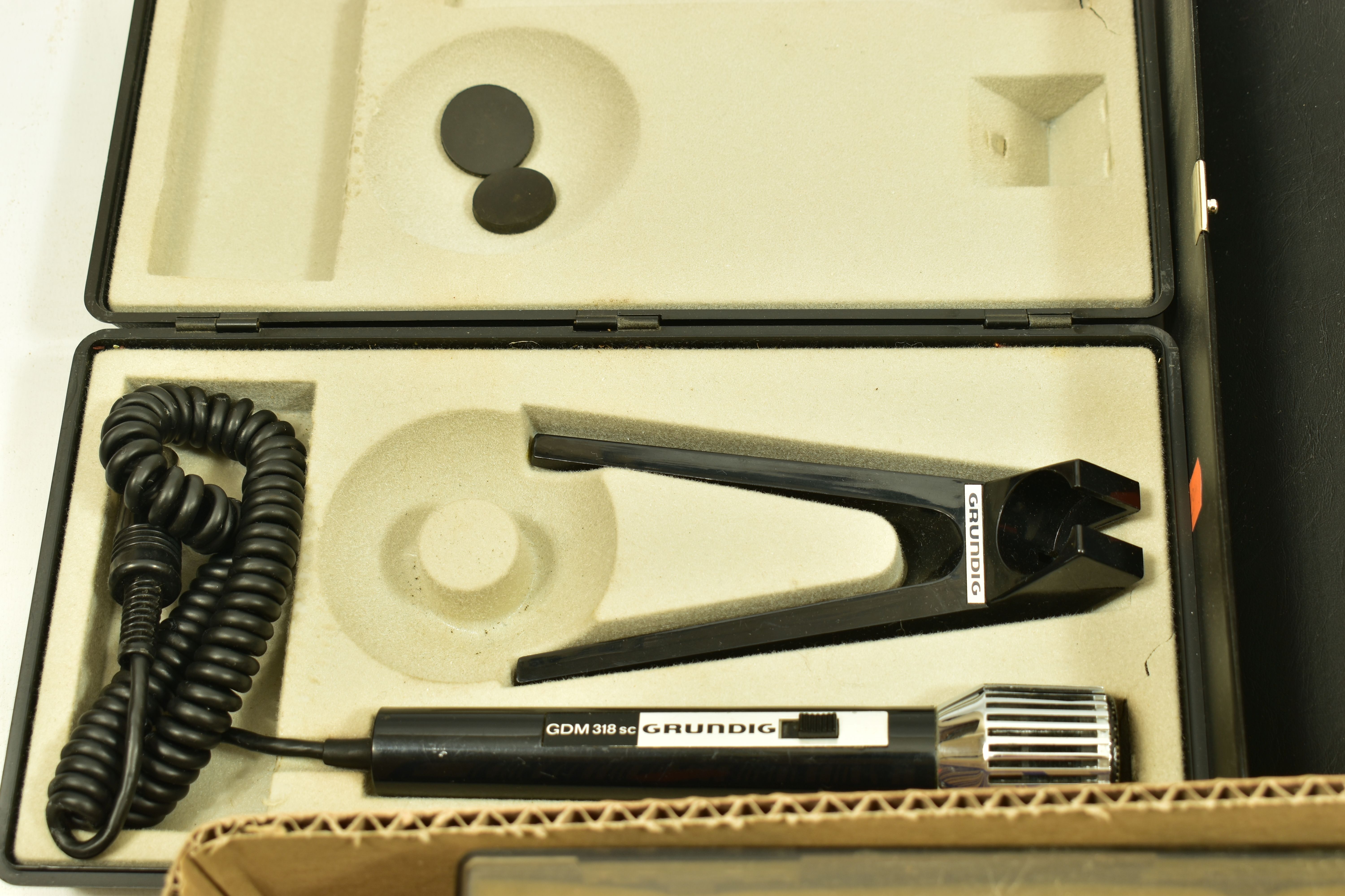 A TRAY CONTAINING NINE VINTAGE CONDENSOR MICROPHONES comprising of a Revox M3500, two Beyer M64 in - Image 6 of 7