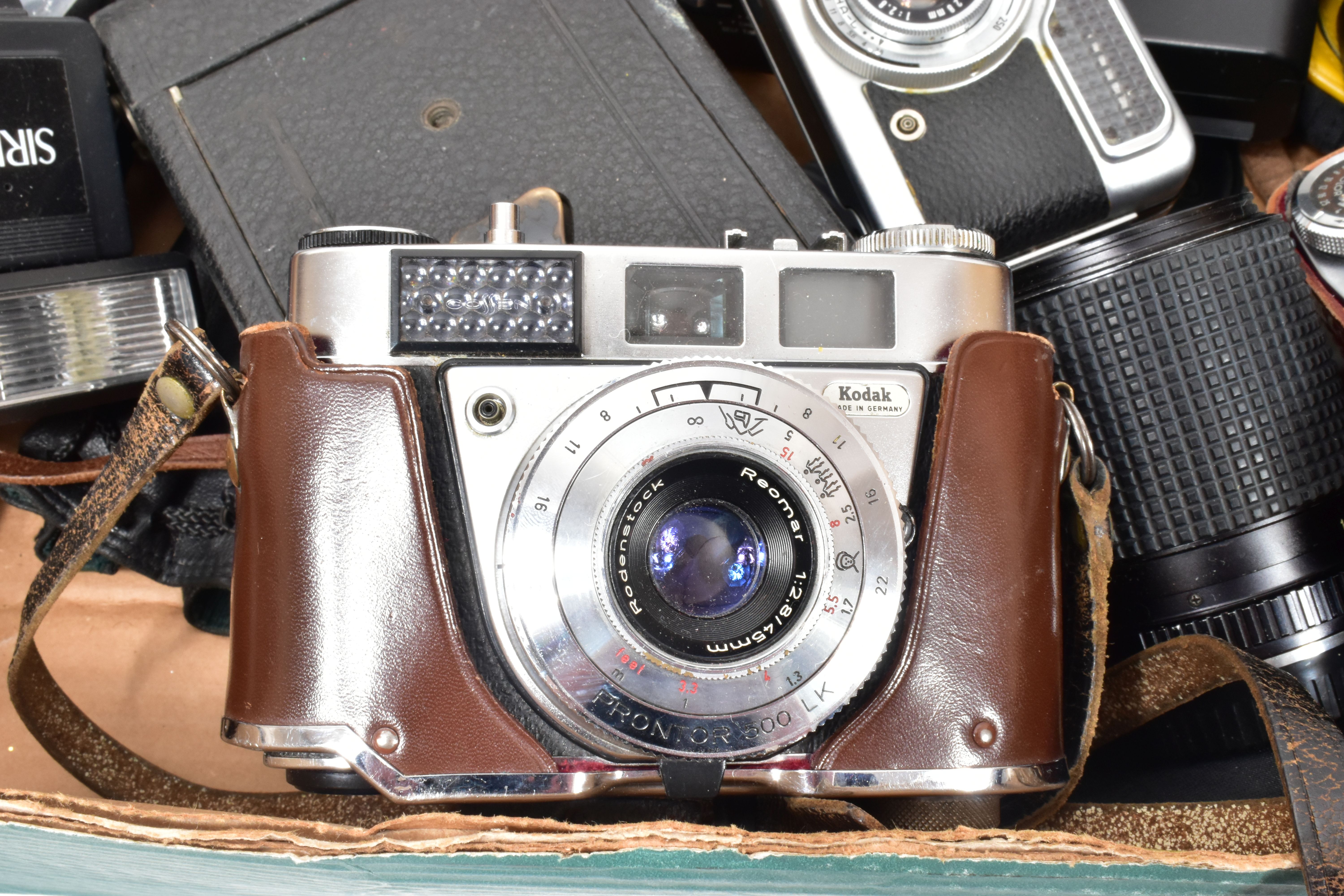 A TRAY CONTAINING CAMERAS AND EQUIPMENT including a Contax 139 Quartz with manual fitted with a Carl - Image 3 of 8