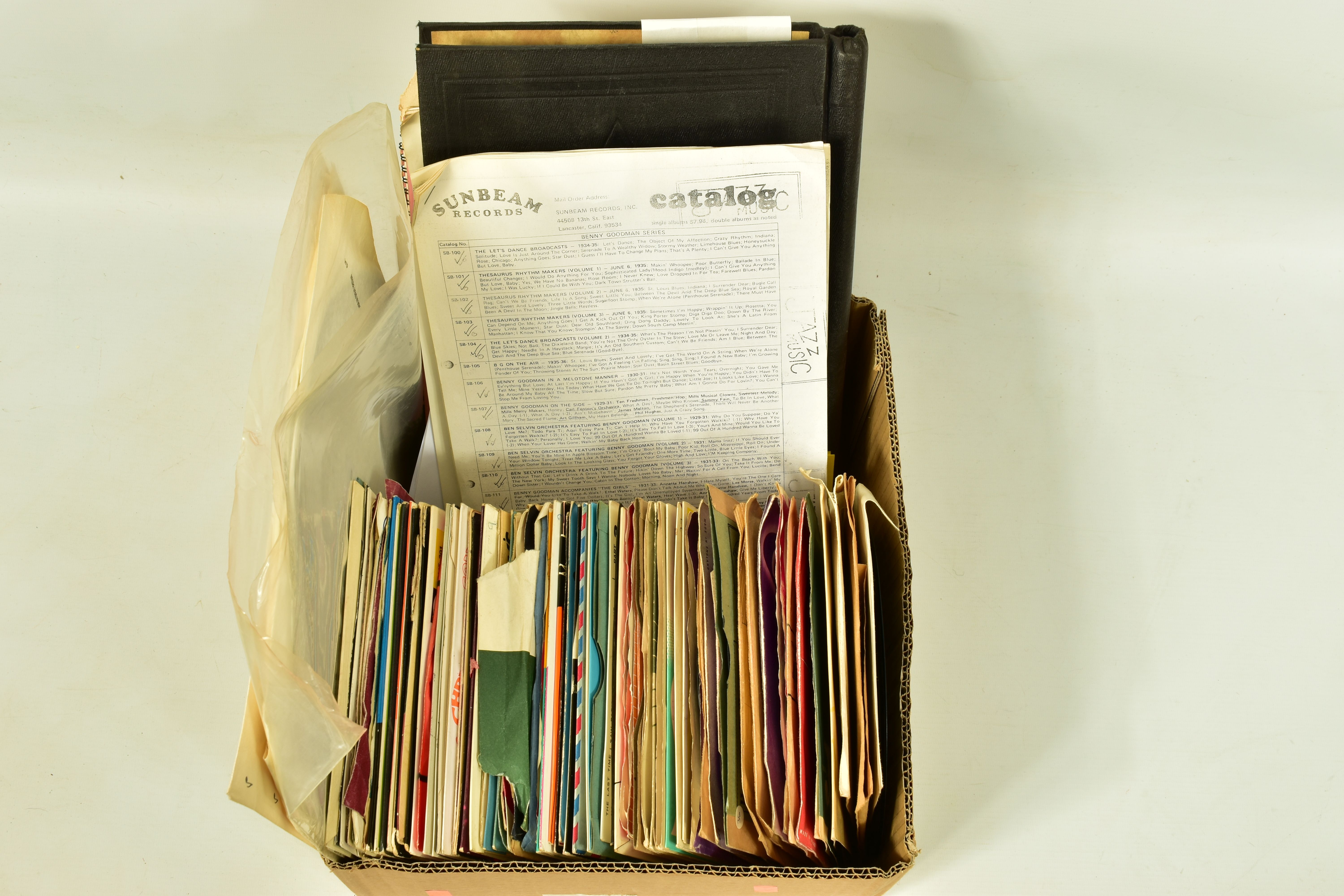 A TRAY CONTAINING OVER EIGHTY SINGLES, UNSLEEVED LPs and ephemera of jazz music and musicians