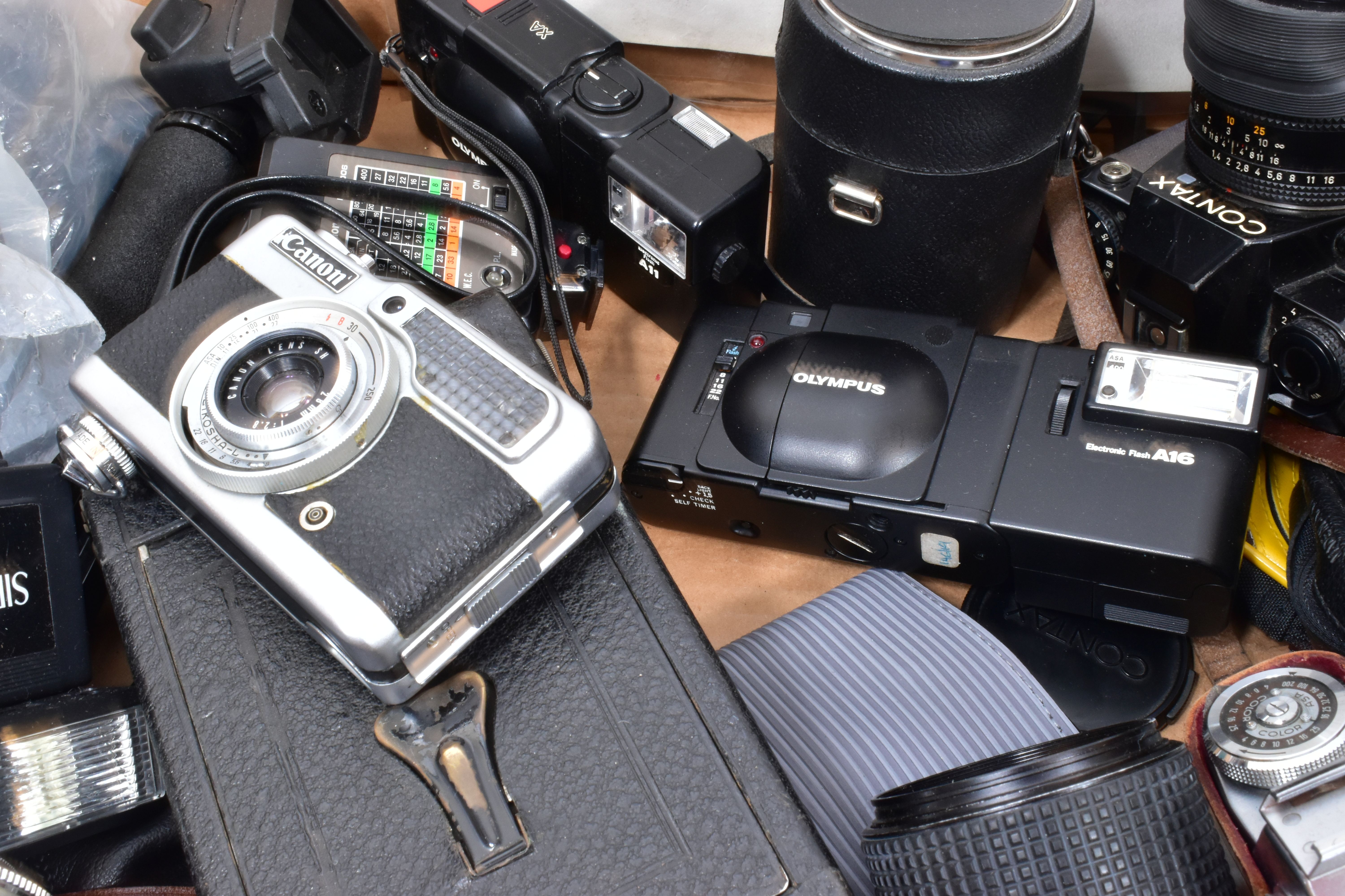 A TRAY CONTAINING CAMERAS AND EQUIPMENT including a Contax 139 Quartz with manual fitted with a Carl - Image 2 of 8
