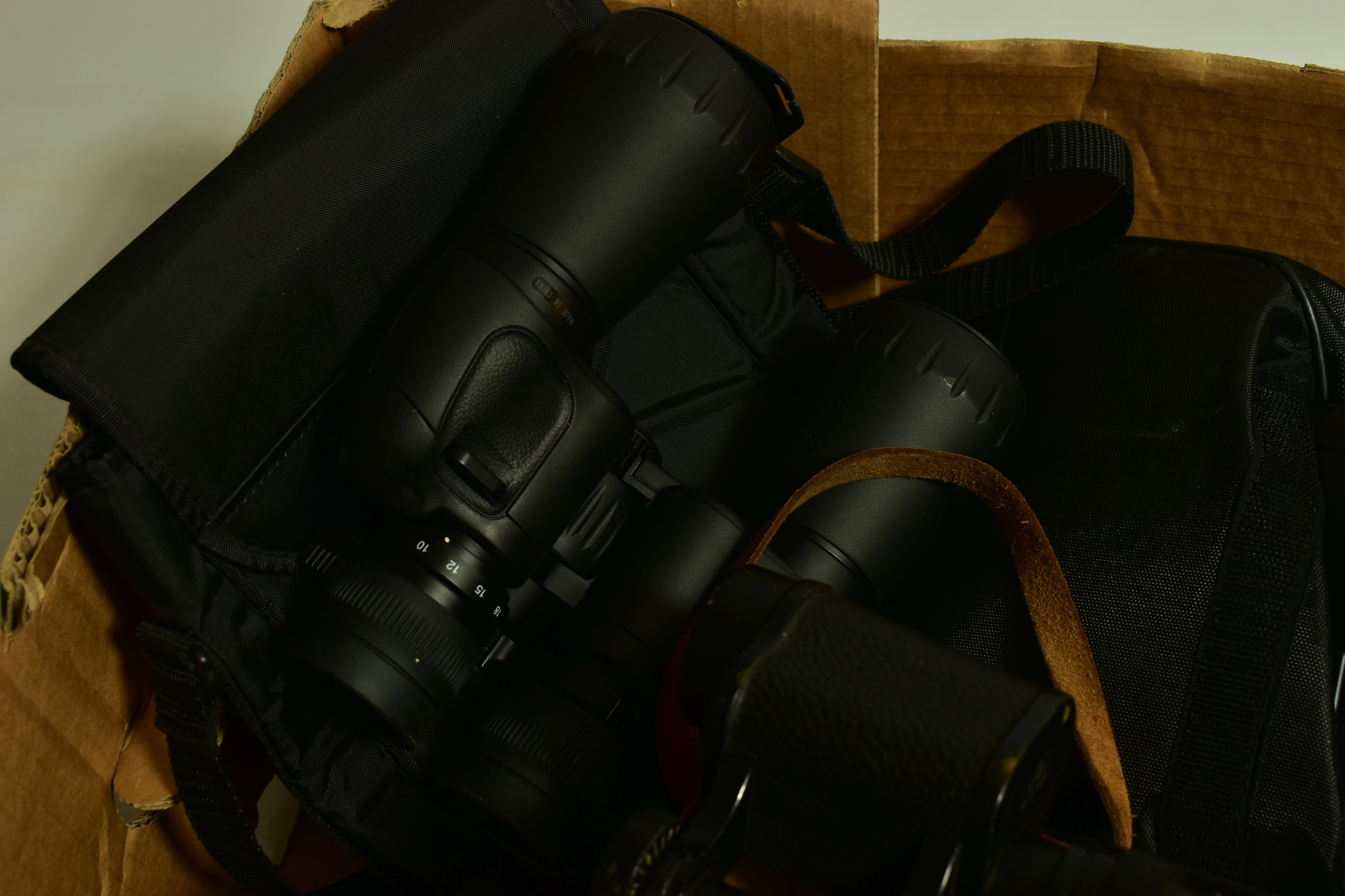 A TRAY CONTAINING BINOCULARS comprising of a pair of Nikon Action AX 10-22x50 in case, a pair of - Image 3 of 6