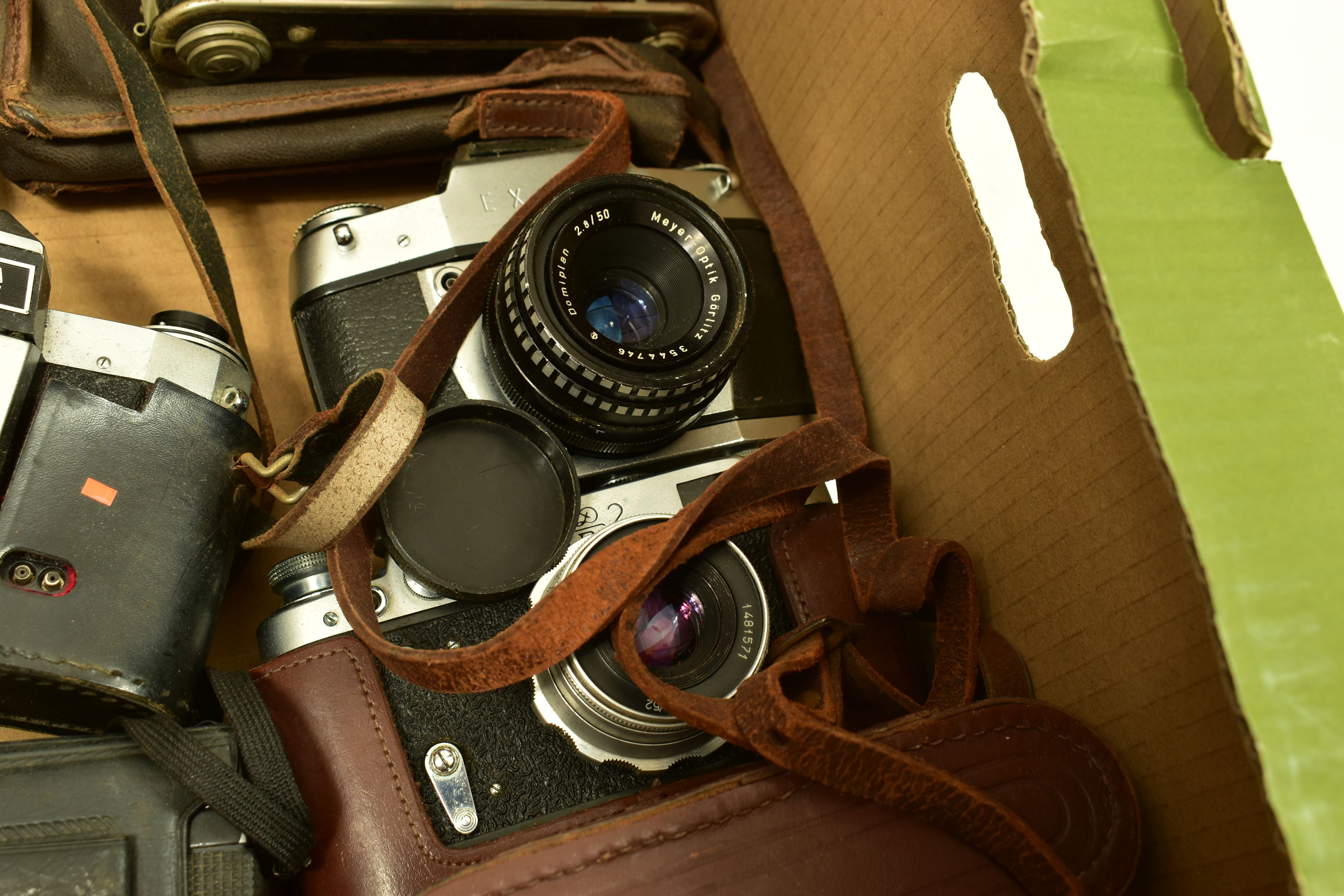 A TRAY CONTAINING VINTAGE FILM CAMERAS including a Ihagee Exa 11b fitted with a Gorlitz 50mm f 2.8 - Image 2 of 7