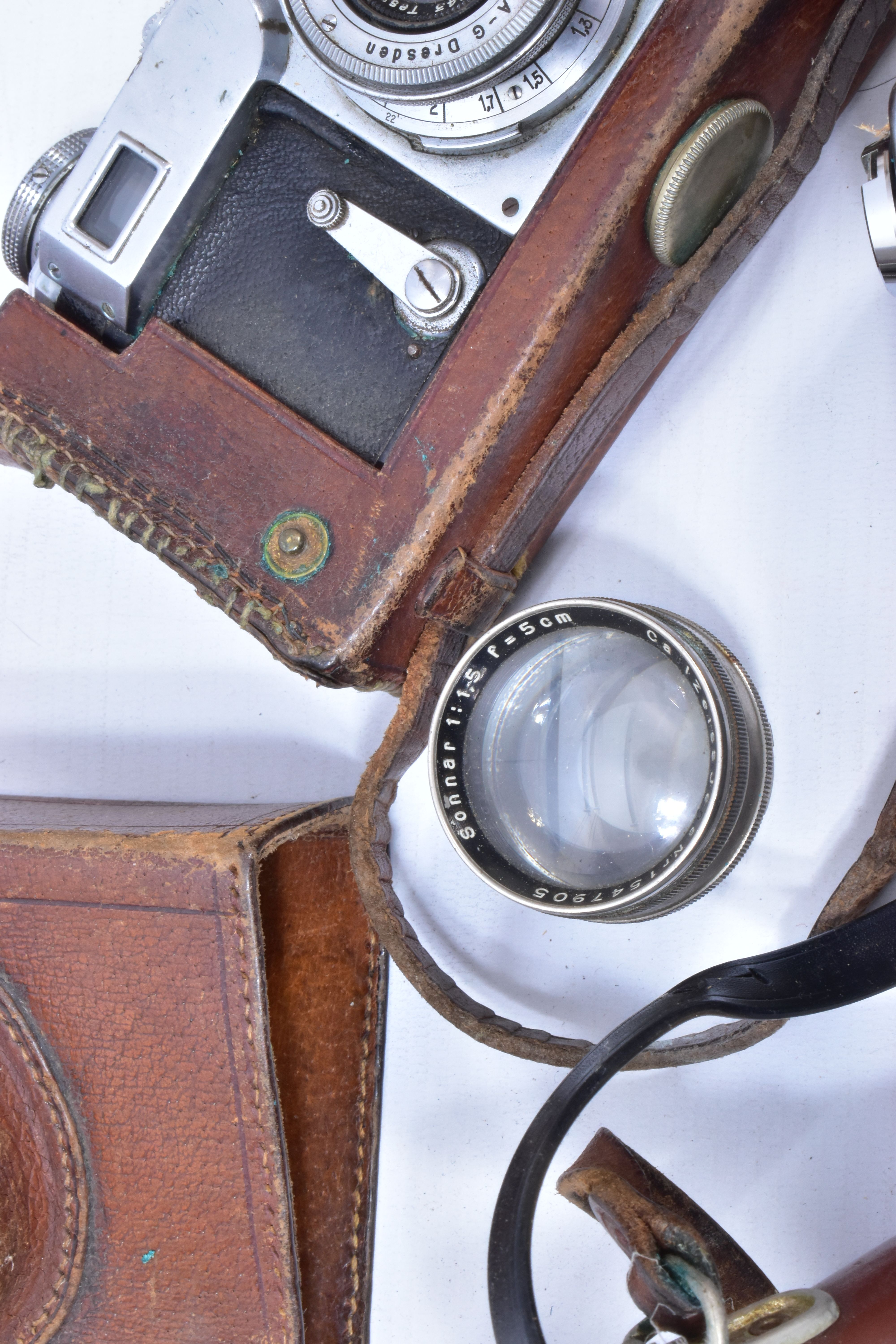 A ZEISS IKON CONTAX 2 SLR CAMERA fitted with a Carl Zeiss Jena Tessar 5cm f2.8 lens in tatty leather - Image 7 of 7