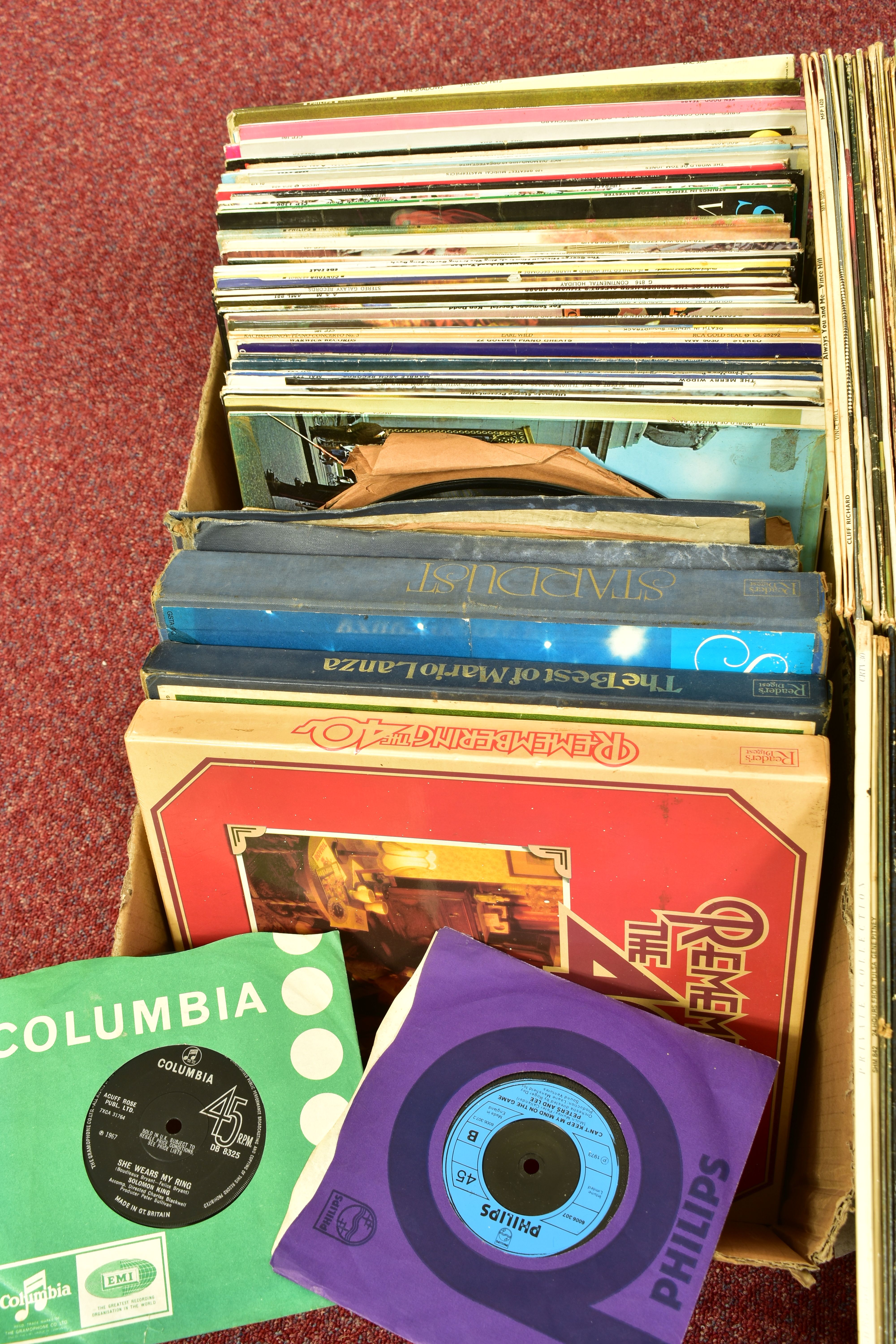 A TRAY CONTAINING LPs, 78s AND BOXSETS of Classical and Easy Listening music along with a Royal - Bild 2 aus 6