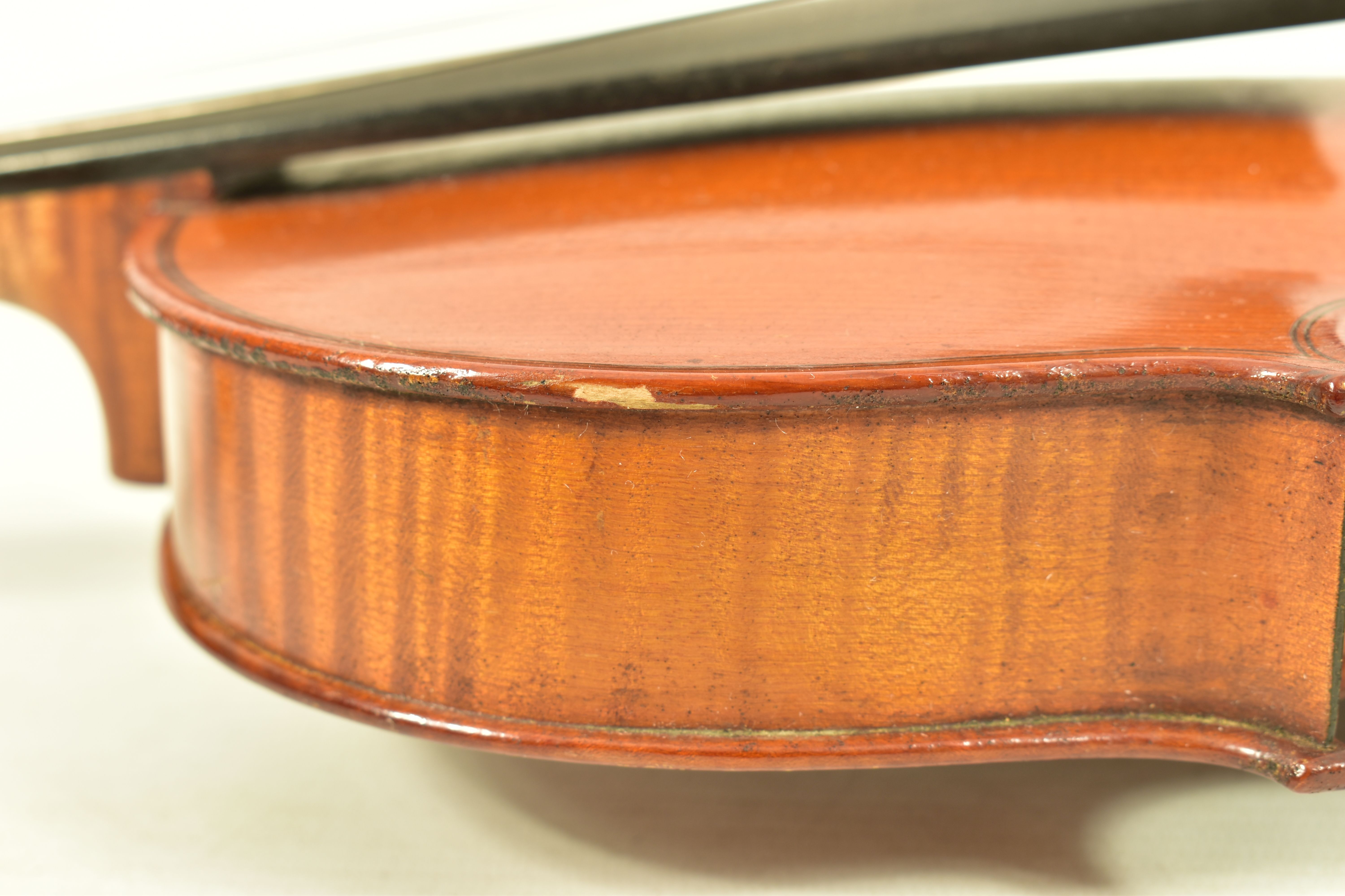 A LATE 19th CENTURY FRENCH VIOLIN BY FRANCOIS BANZONI with a two piece figured Sycamore back ( 13 - Bild 22 aus 26