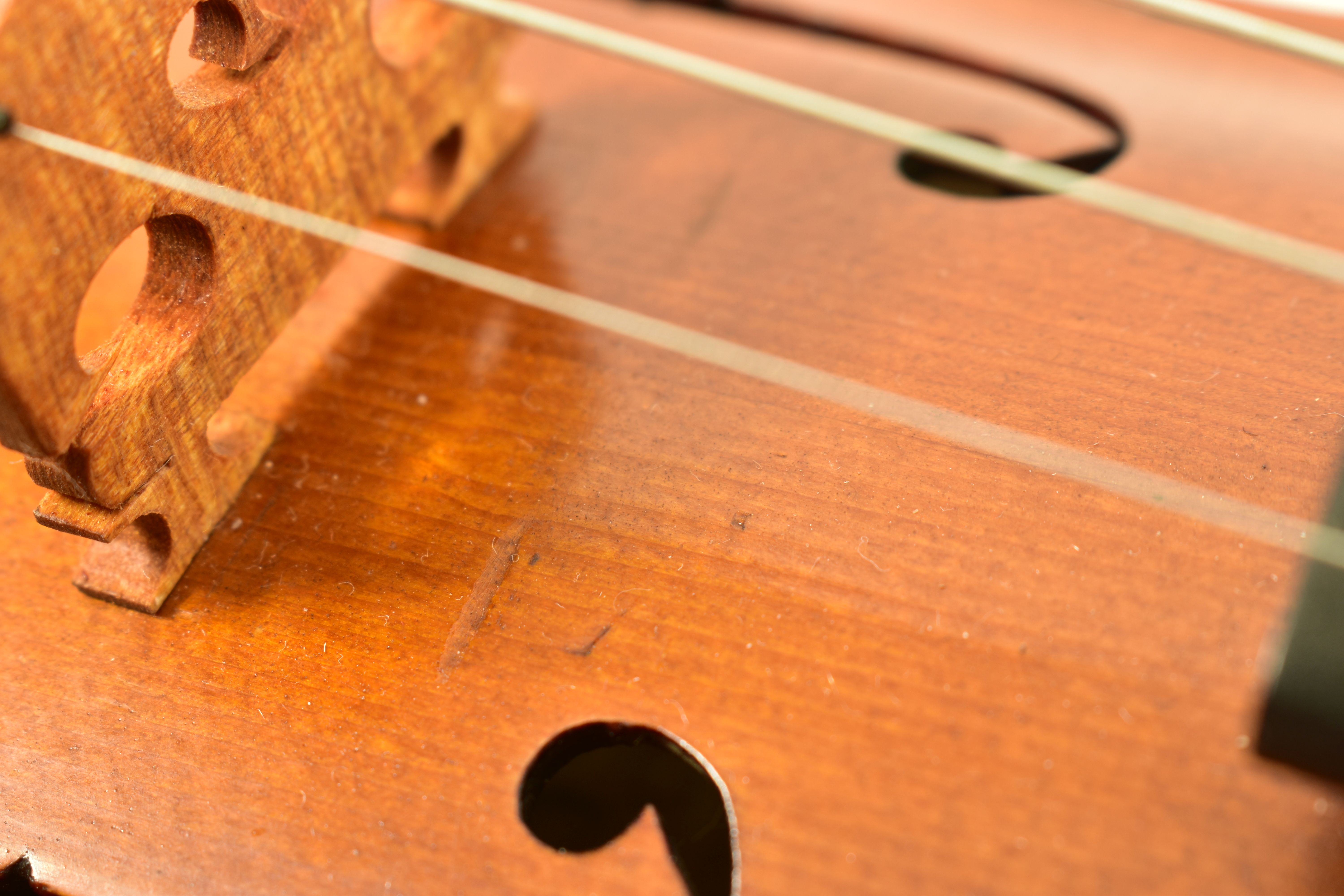 A LATE 19th CENTURY FRENCH VIOLIN BY FRANCOIS BANZONI with a two piece figured Sycamore back ( 13 - Bild 19 aus 26