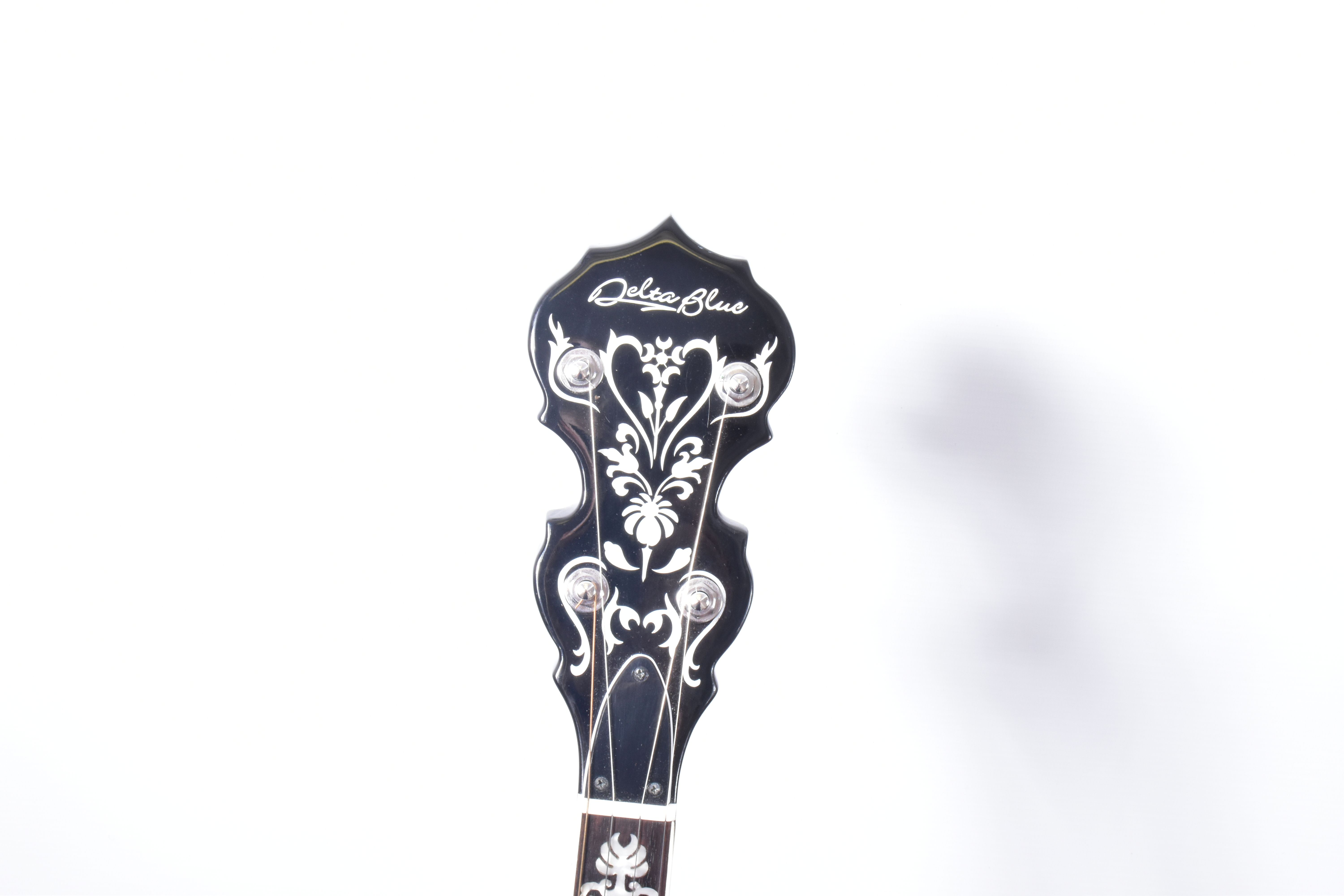 A DELTA BLUE FIVE STRING BANJO with fiddle mahogany back, mahogany sides and neck, ebony fingerboard - Bild 4 aus 7