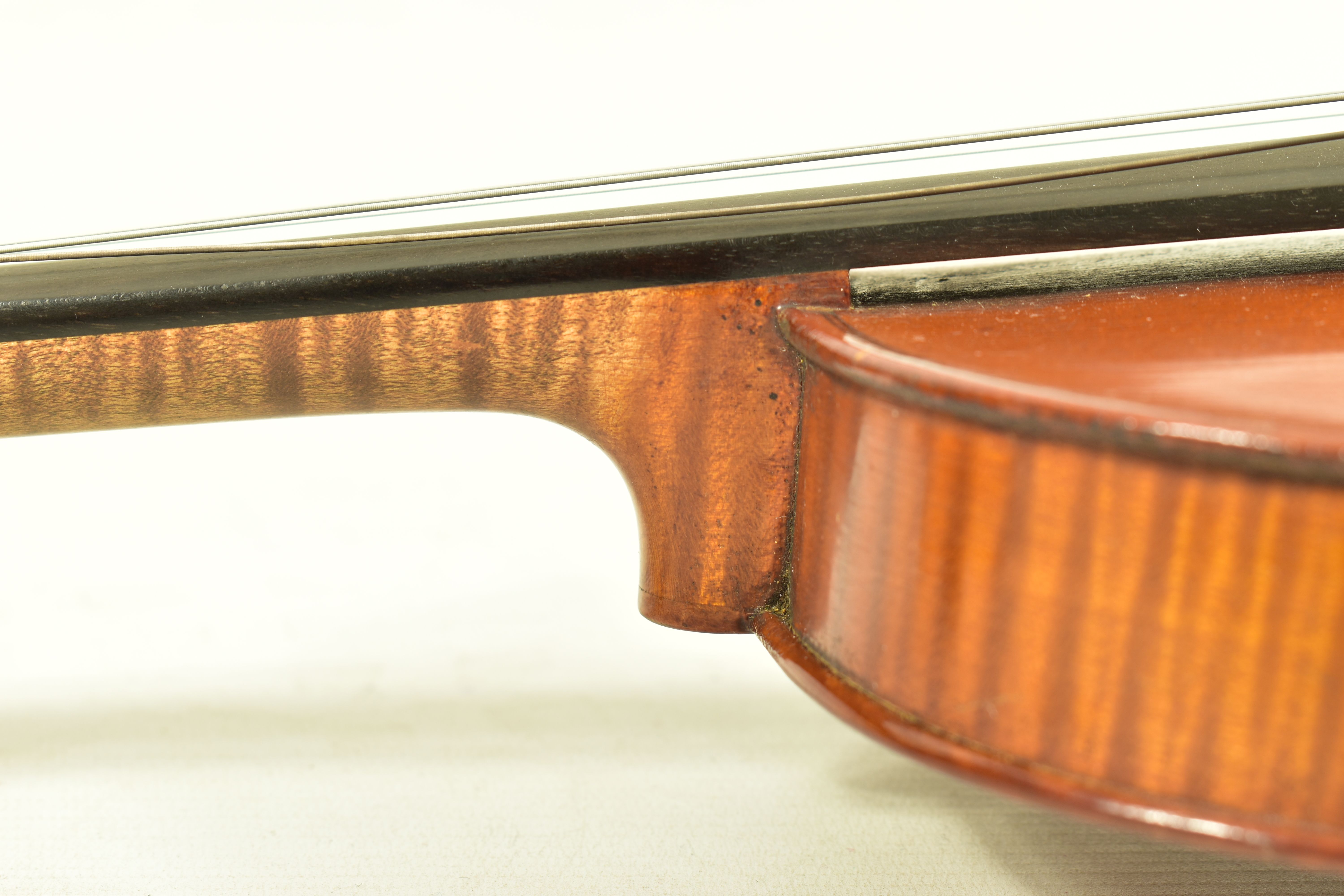 A LATE 19th CENTURY FRENCH VIOLIN BY FRANCOIS BANZONI with a two piece figured Sycamore back ( 13 - Bild 13 aus 26