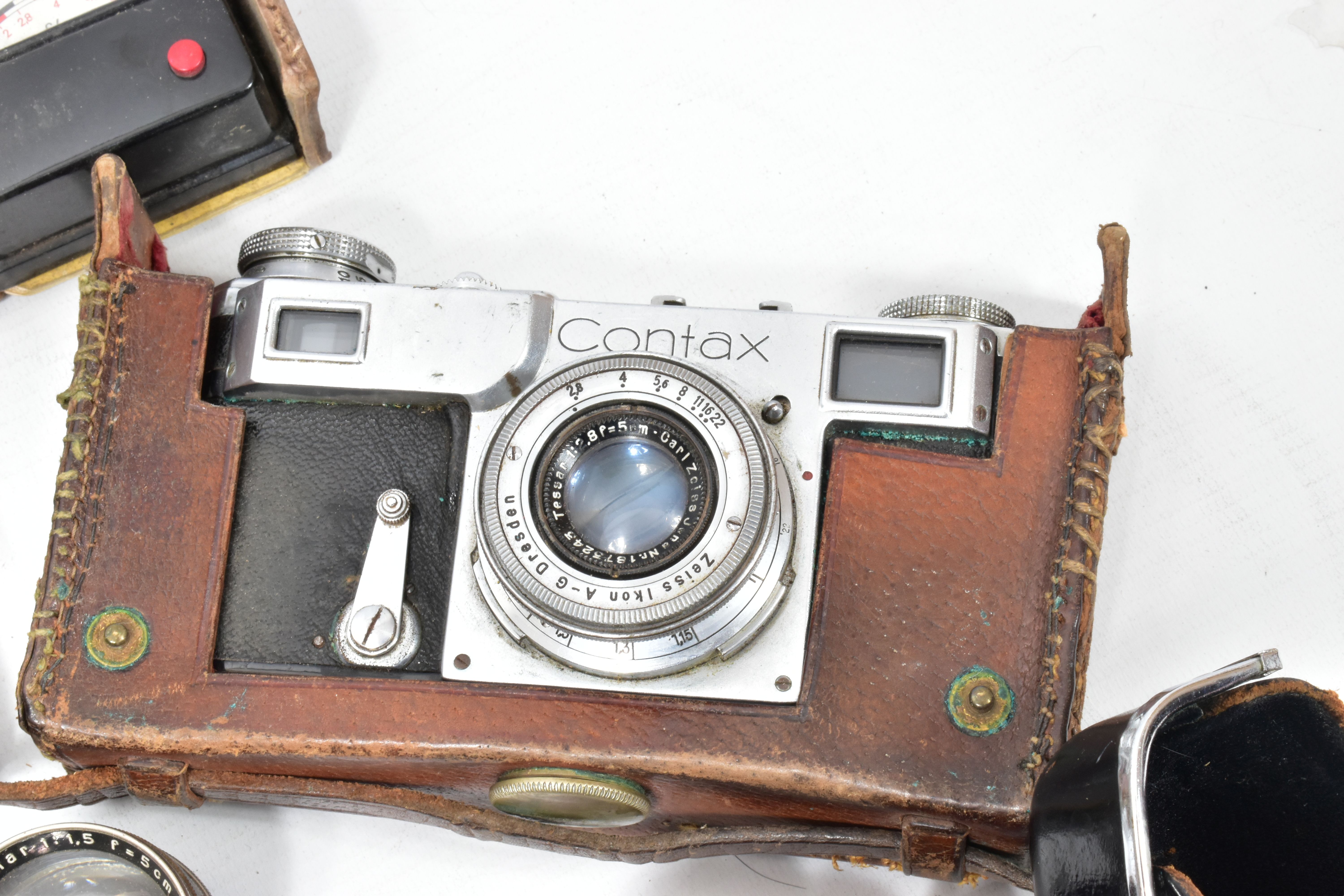 A ZEISS IKON CONTAX 2 SLR CAMERA fitted with a Carl Zeiss Jena Tessar 5cm f2.8 lens in tatty leather - Image 4 of 7
