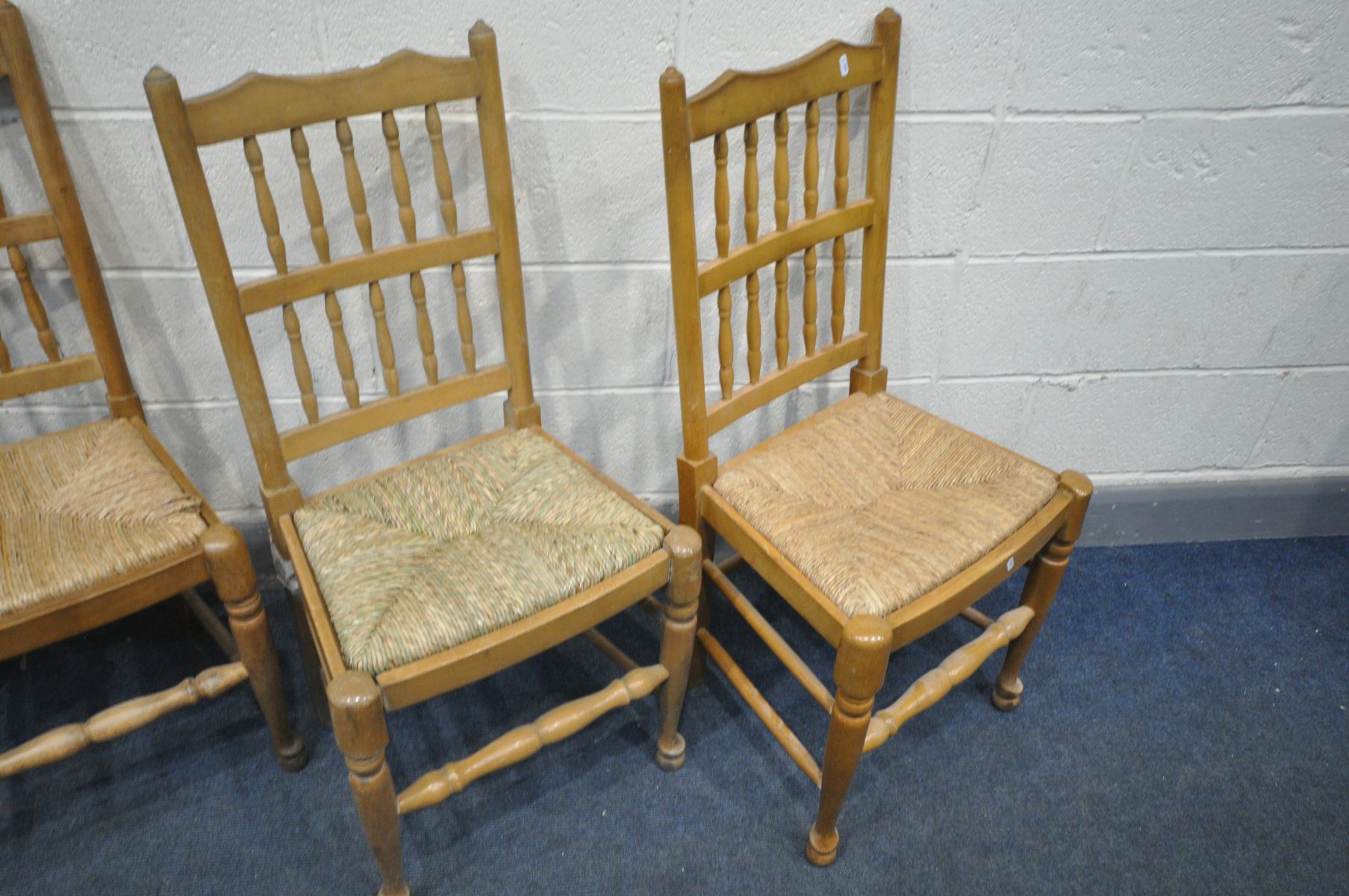 A HARLEQUIN SET OF FOUR BEECH LANCASHIRE DINING CHAIRS, with rush drop in seat pads (condition:- - Bild 3 aus 3
