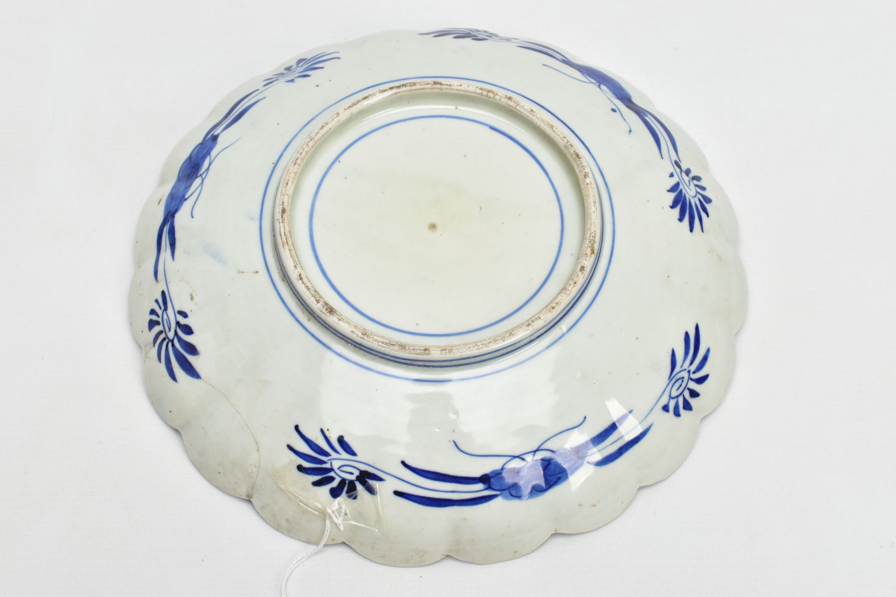 A JAPANESE IMARI PALETTE SHALLOW BOWL, having fluted rim measuring 31.5cm diameter x 6.5cm high, - Image 6 of 7