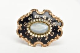 A MID VICTORIAN MOURNING BROOCH, gold-plated oval design, black enamel with the words 'In Memory Of'