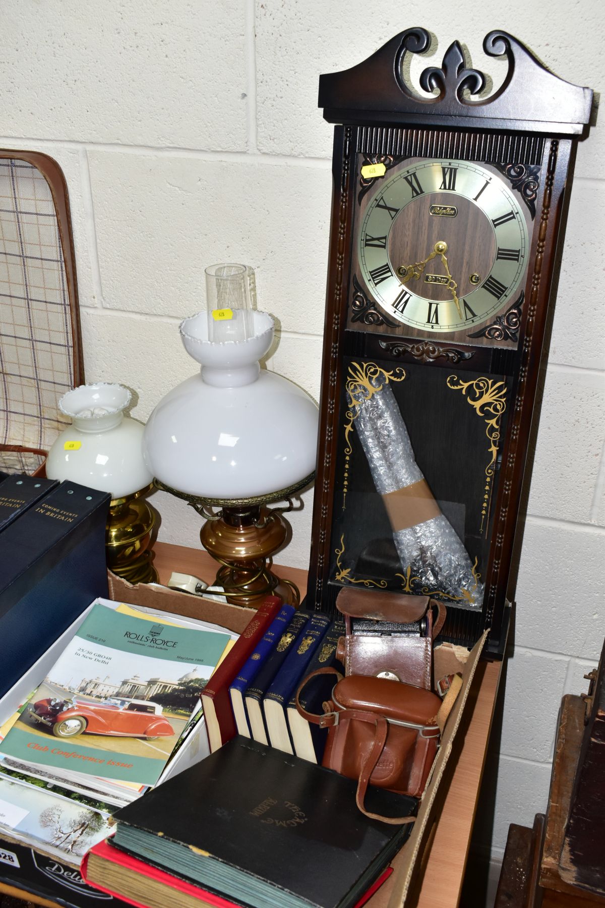 A BOX AND LOOSE LAMPS, METALWARES, CLOCKS, MAGAZINES AND SUNDRY ITEMS, to include two table lamps in - Image 2 of 4