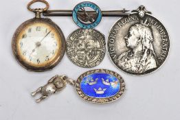 AN ASSORTMENT OF SILVER AND WHITE METAL ITEMS, to include a silver brooch of the Swedish 'tre