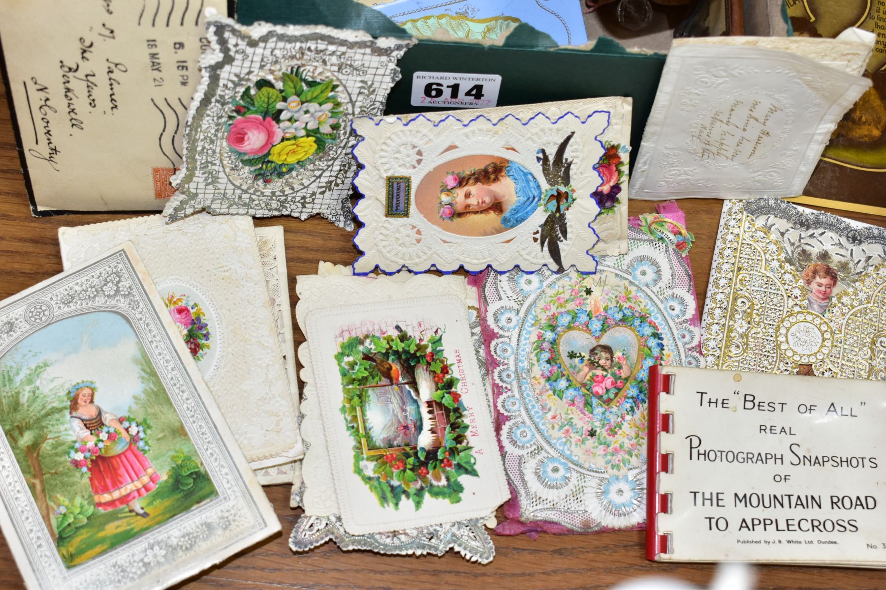 A BOX OF EPHEMERA, to include a small collection of Victorian paper lace and similar greetings - Image 2 of 4